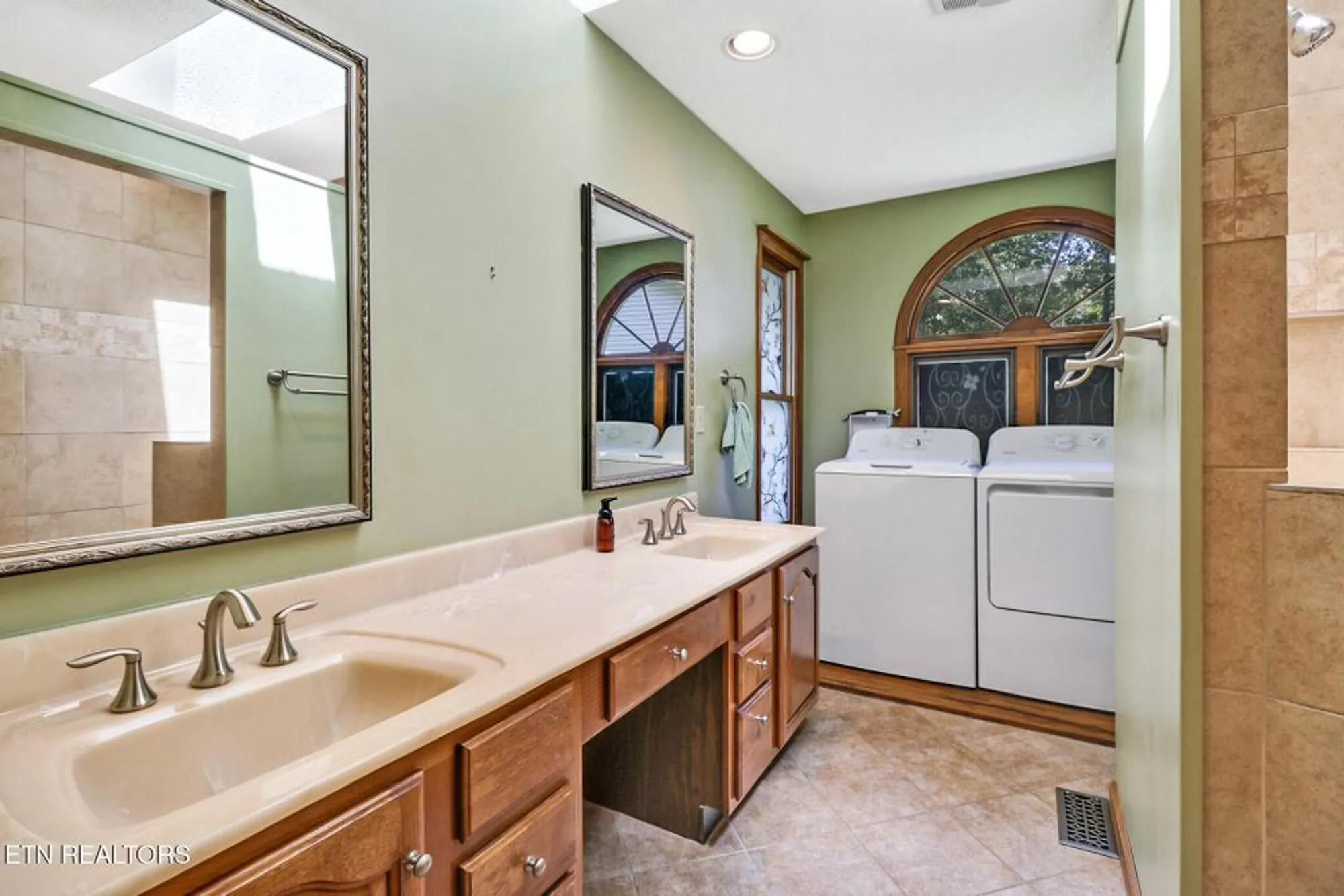 Property Slideshow image 30 of 51 | 143 sugarbush cir, Crossville, TN, 38558