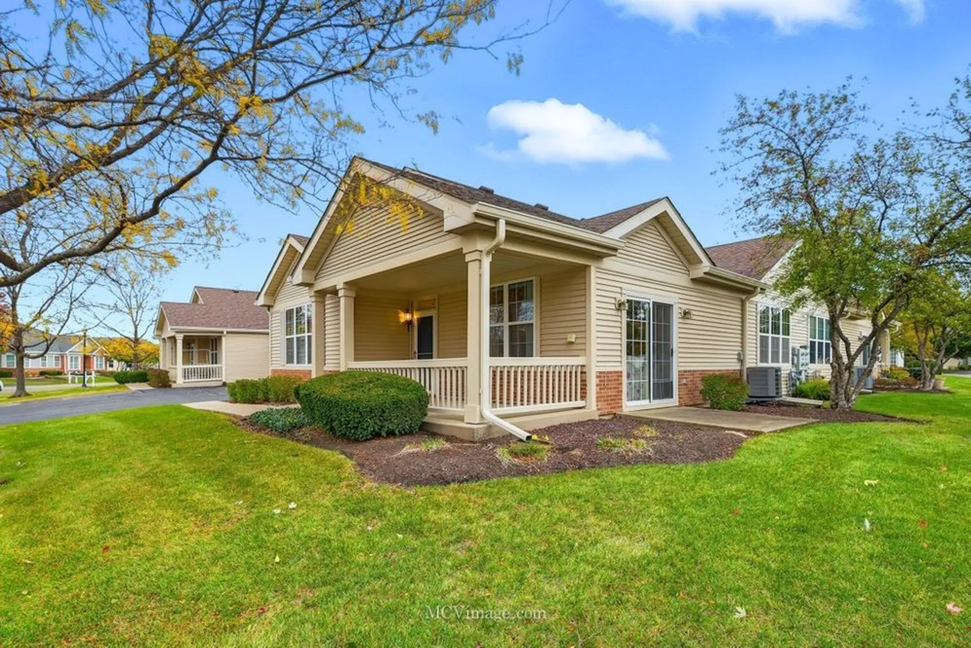Property Slideshow image 4 of 34 | 21525 lake saint clair dr, Crest Hill, IL, 60403