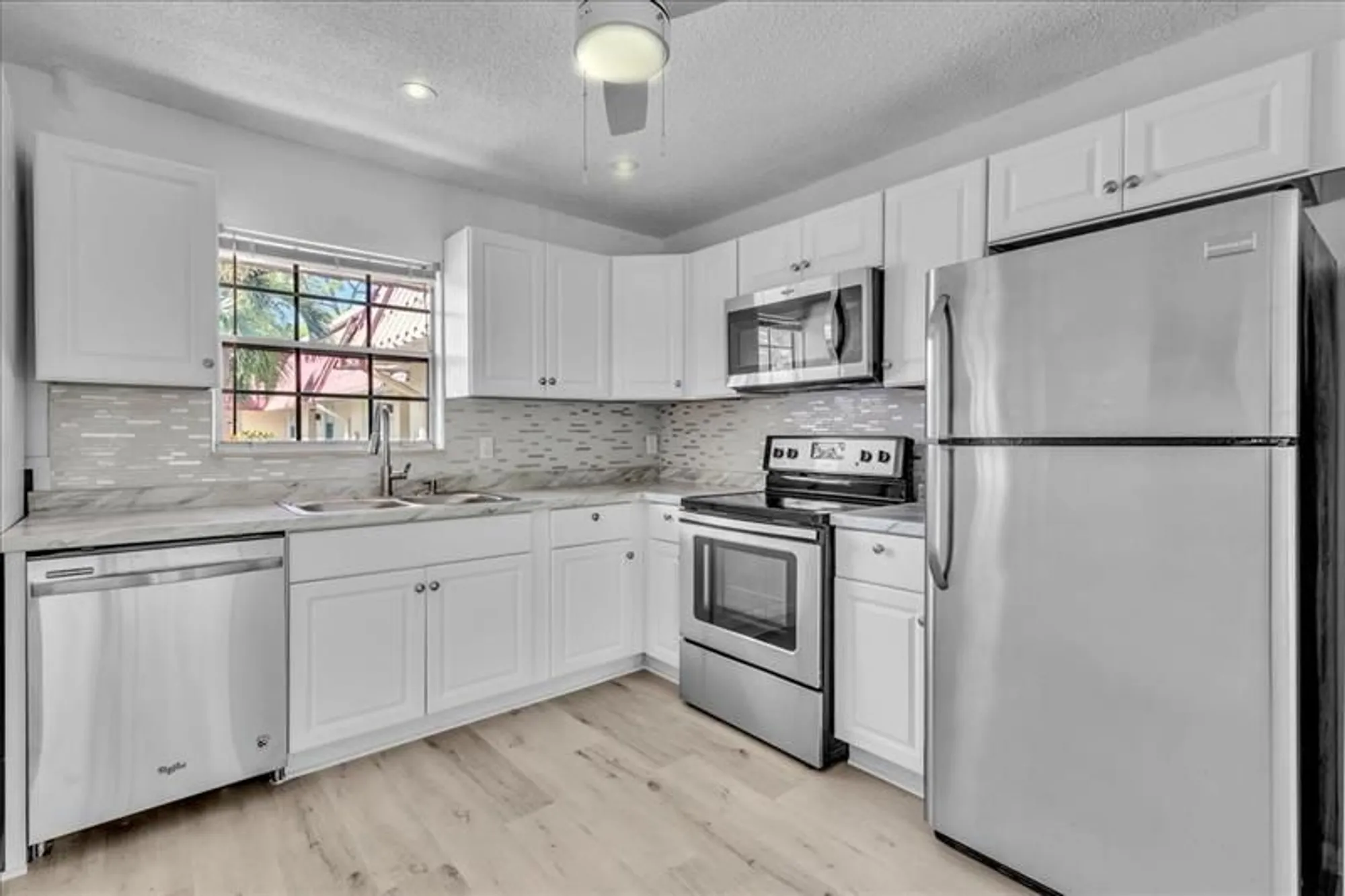 Property Slideshow image 7 of 38 | 123 amherst ln # 123, Lake Worth, FL, 33467