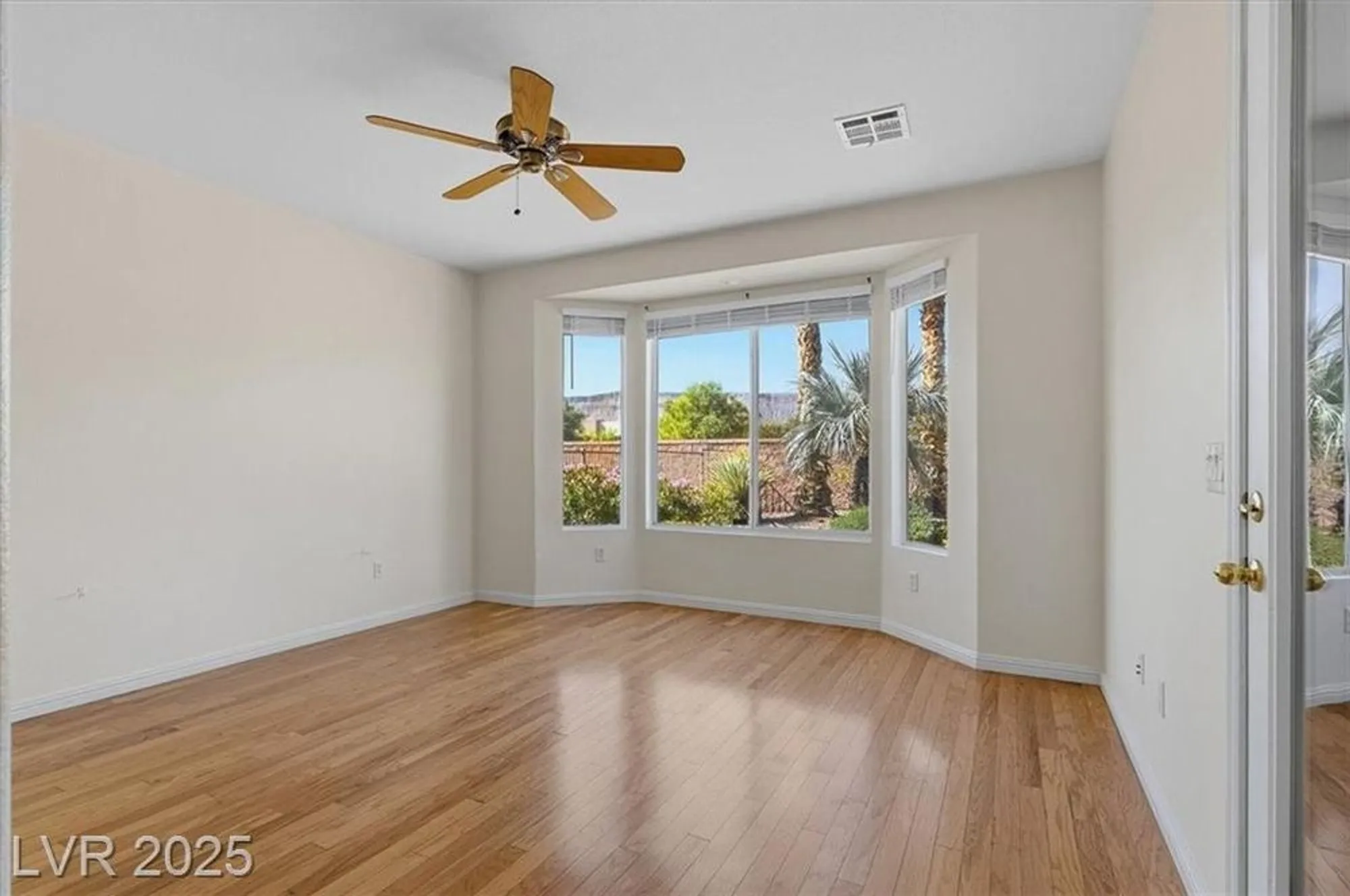 Property Slideshow image 18 of 45 | 4639 denaro dr, Las Vegas, NV, 89135