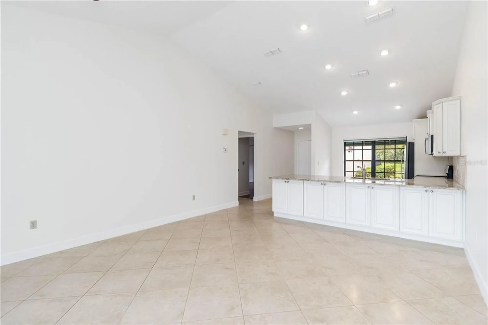 Property Slideshow image 13 of 60 | 6085 clubside dr, Sarasota, FL, 34243