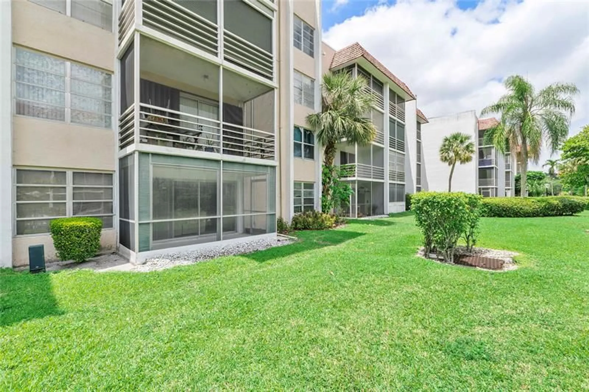 Property Slideshow image 20 of 31 | 3776 inverrary blvd, Lauderhill, FL, 33319