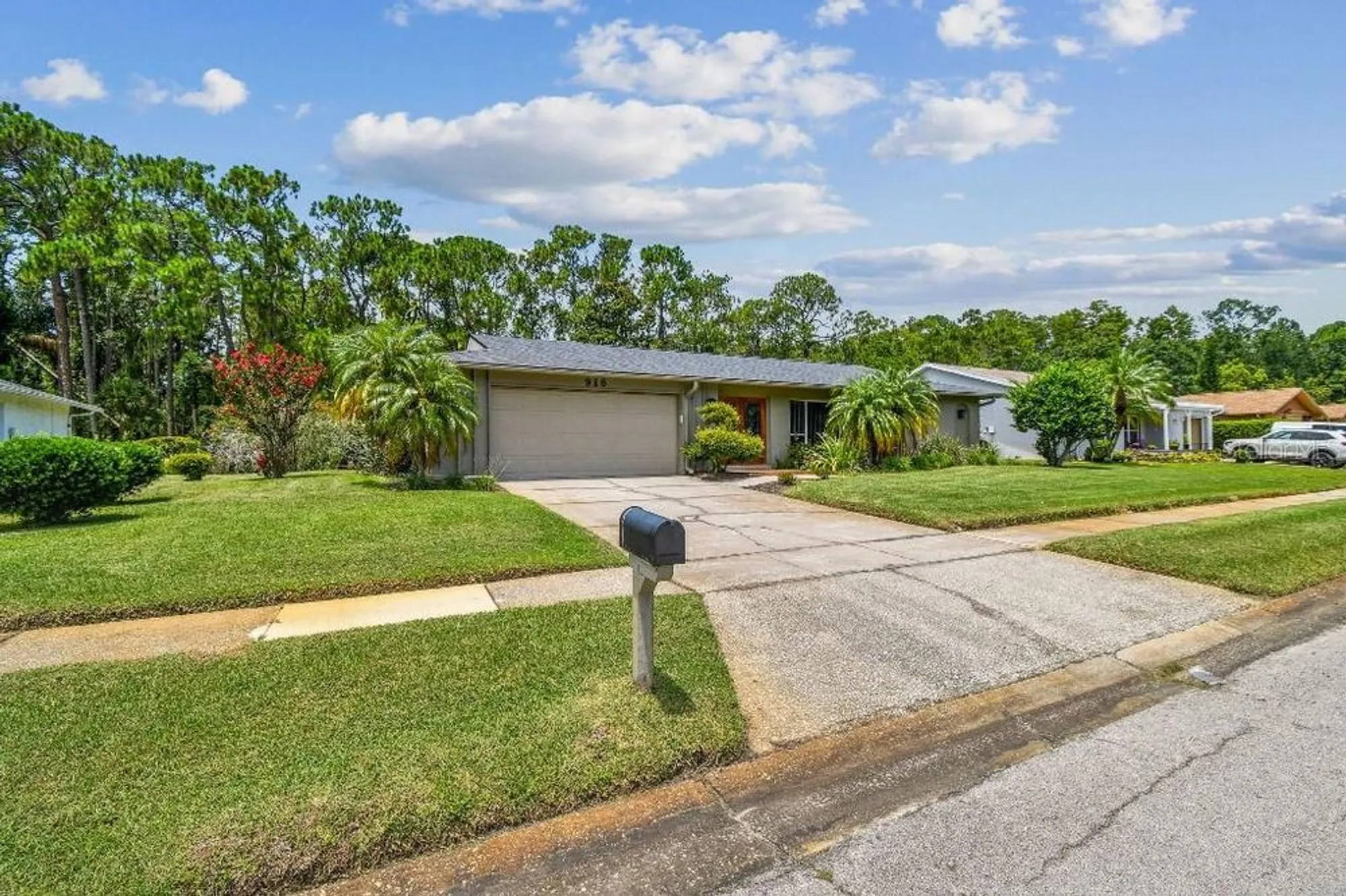 Property Slideshow image 3 of 60 | 916 mainsail way, Palm Harbor, FL, 34685