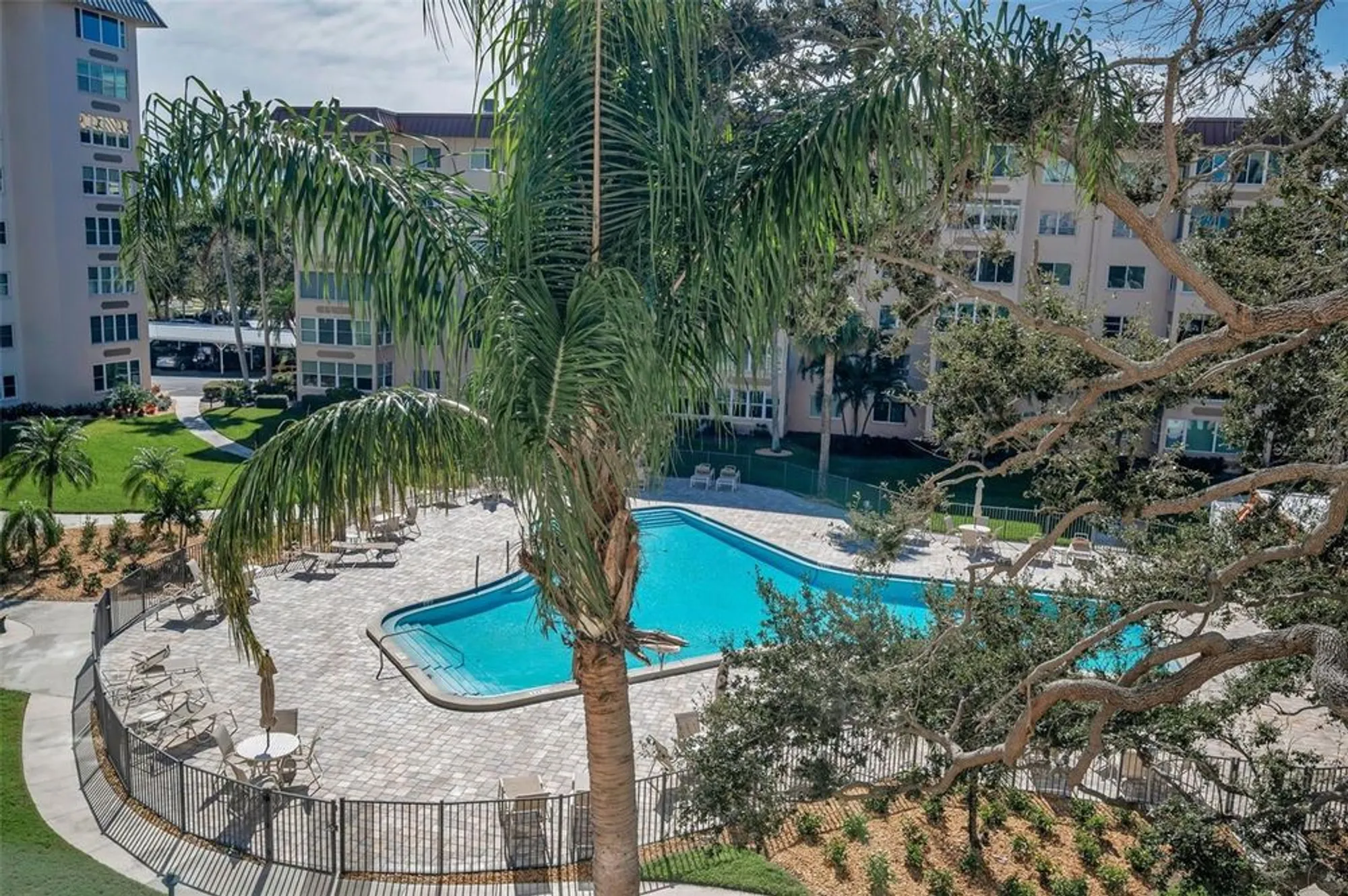 Property Slideshow image 25 of 42 | 632 edgewater dr 433, Dunedin, FL, 34698