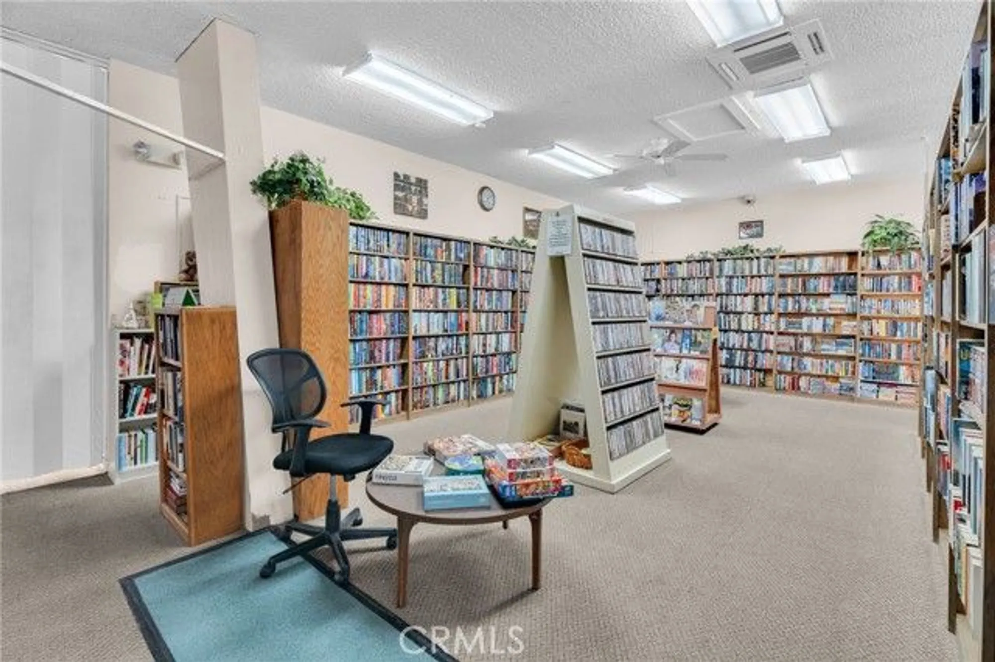 Property Slideshow image 40 of 53 | 26745 oak crossing rd d, Newhall, CA, 91321