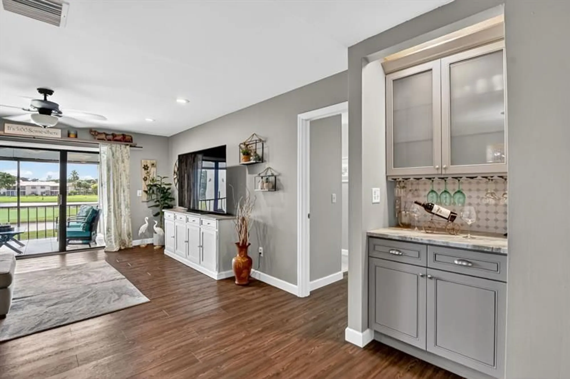 Property Slideshow image 14 of 46 | 21219 lago cir j, Boca Raton, FL, 33433