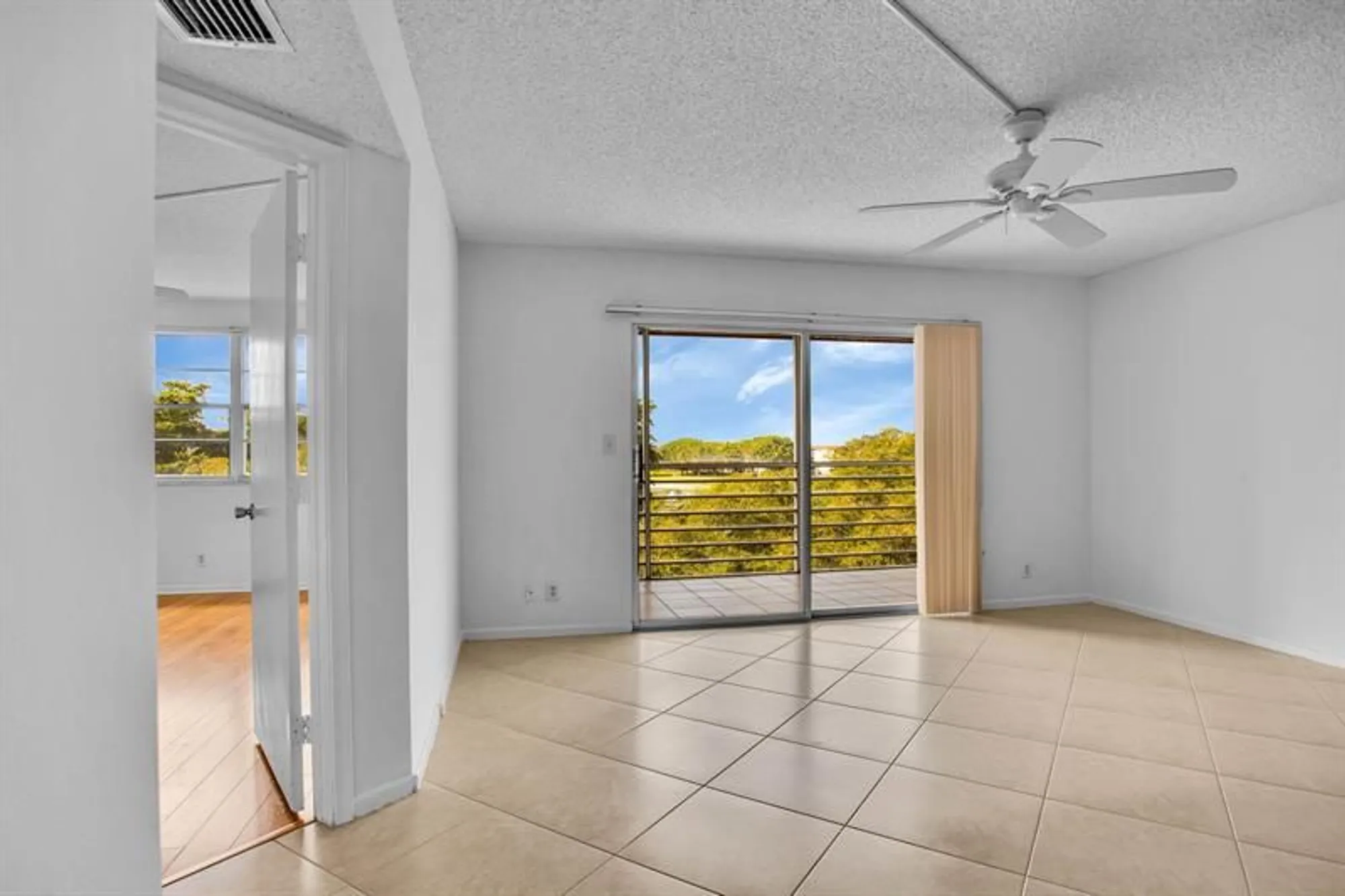 Property Slideshow image 19 of 30 | 1601 abaco dr d4, Coconut Creek, FL, 33066