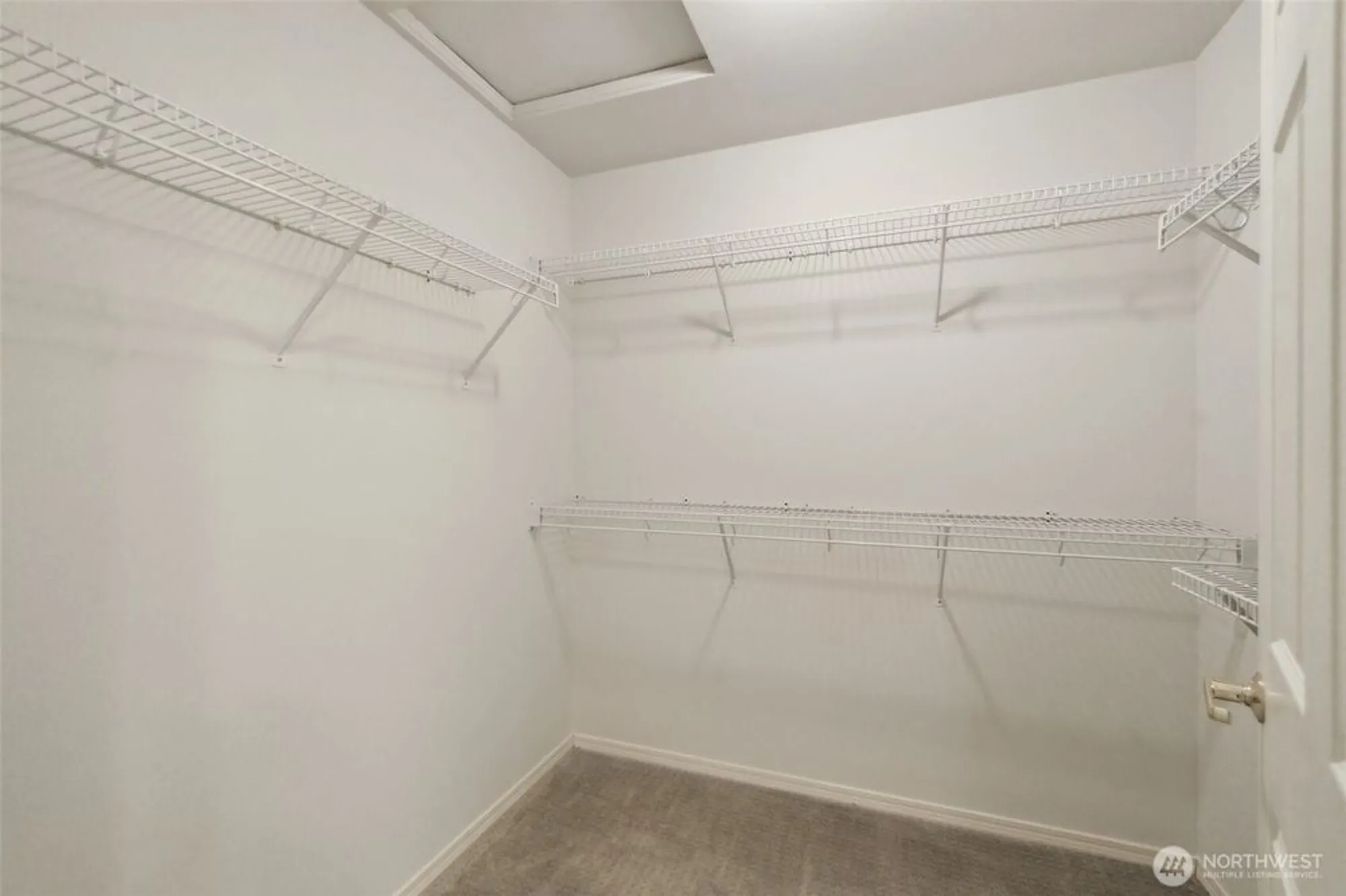 Property Slideshow image 16 of 40 | 4133 224th ln 302, Issaquah, WA, 98029