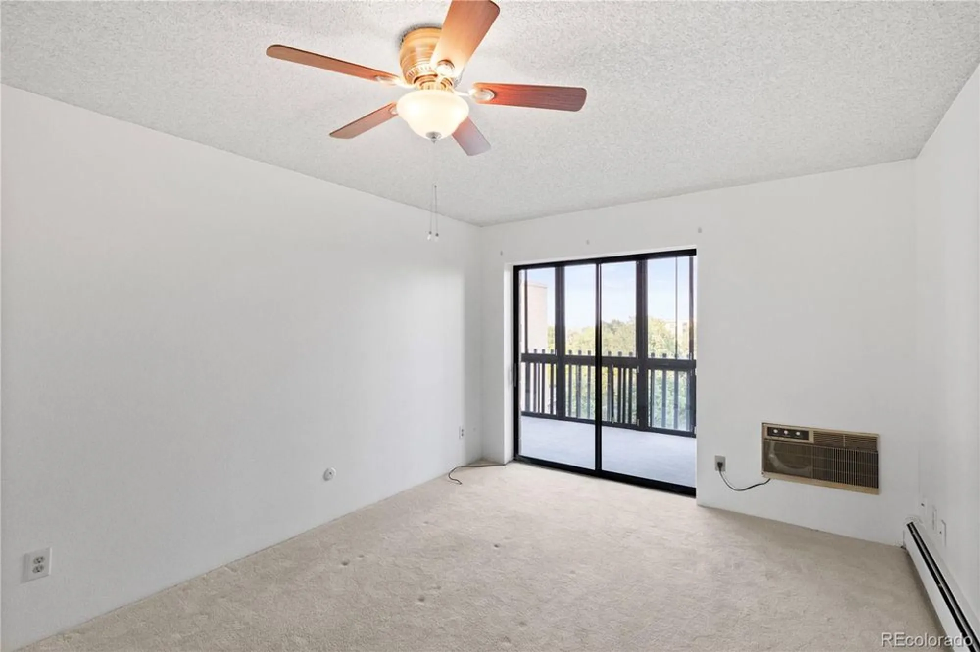 Property Slideshow image 16 of 50 | 14152 e linvale pl apt 605, Aurora, CO, 80014