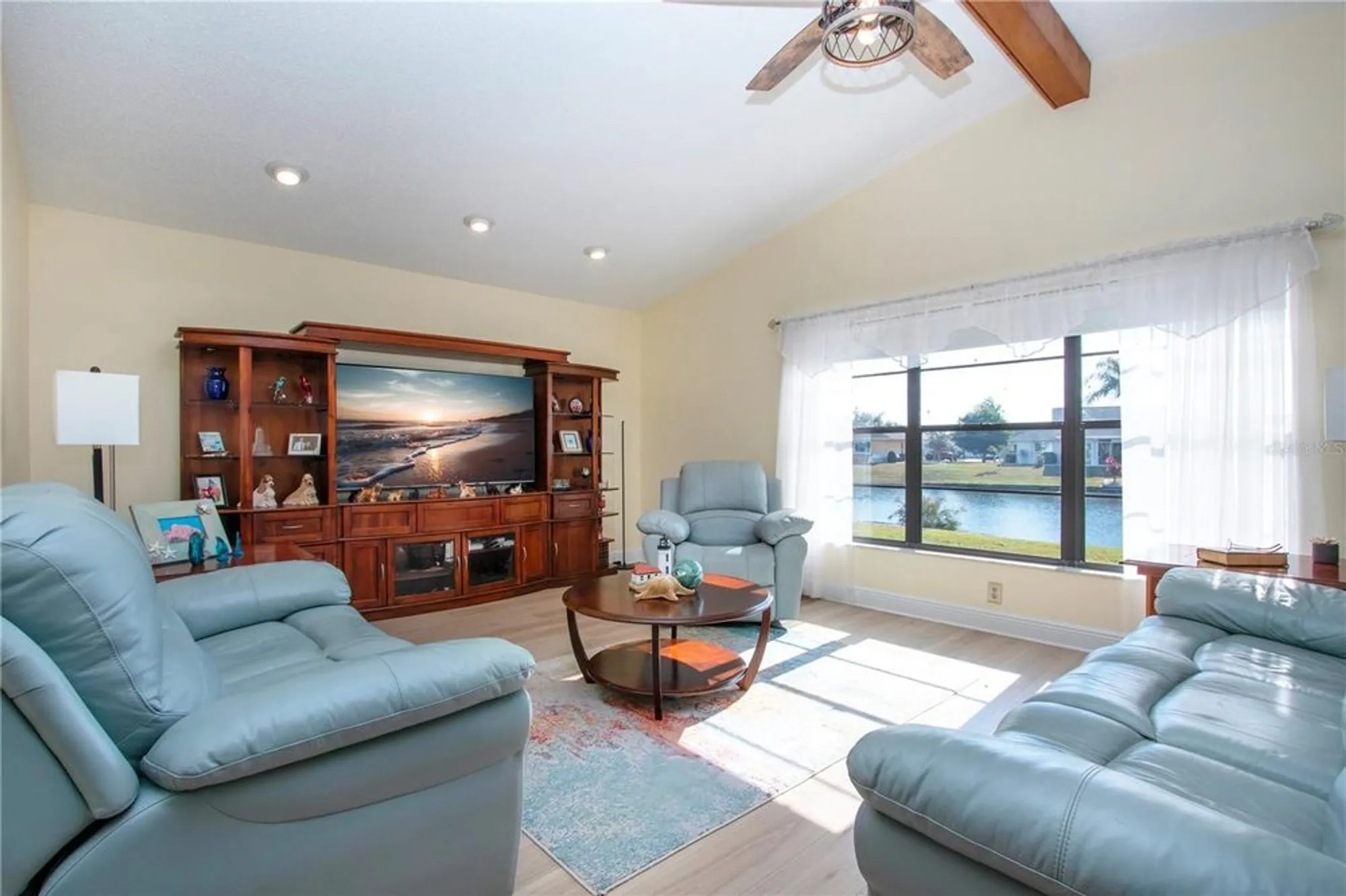 Property Slideshow image 36 of 69 | 2016 east view dr, Sun City Center, FL, 33573