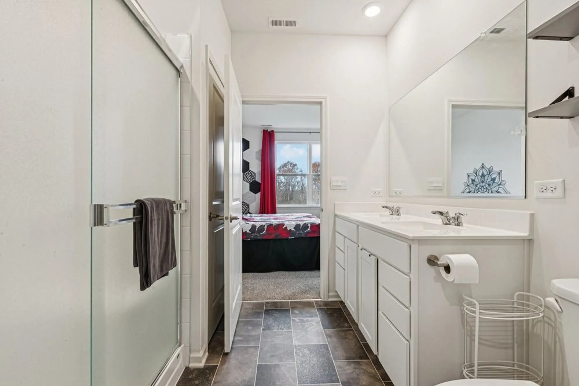 Property Slideshow image 17 of 48 | 952 darwin st, North Aurora, IL, 60542