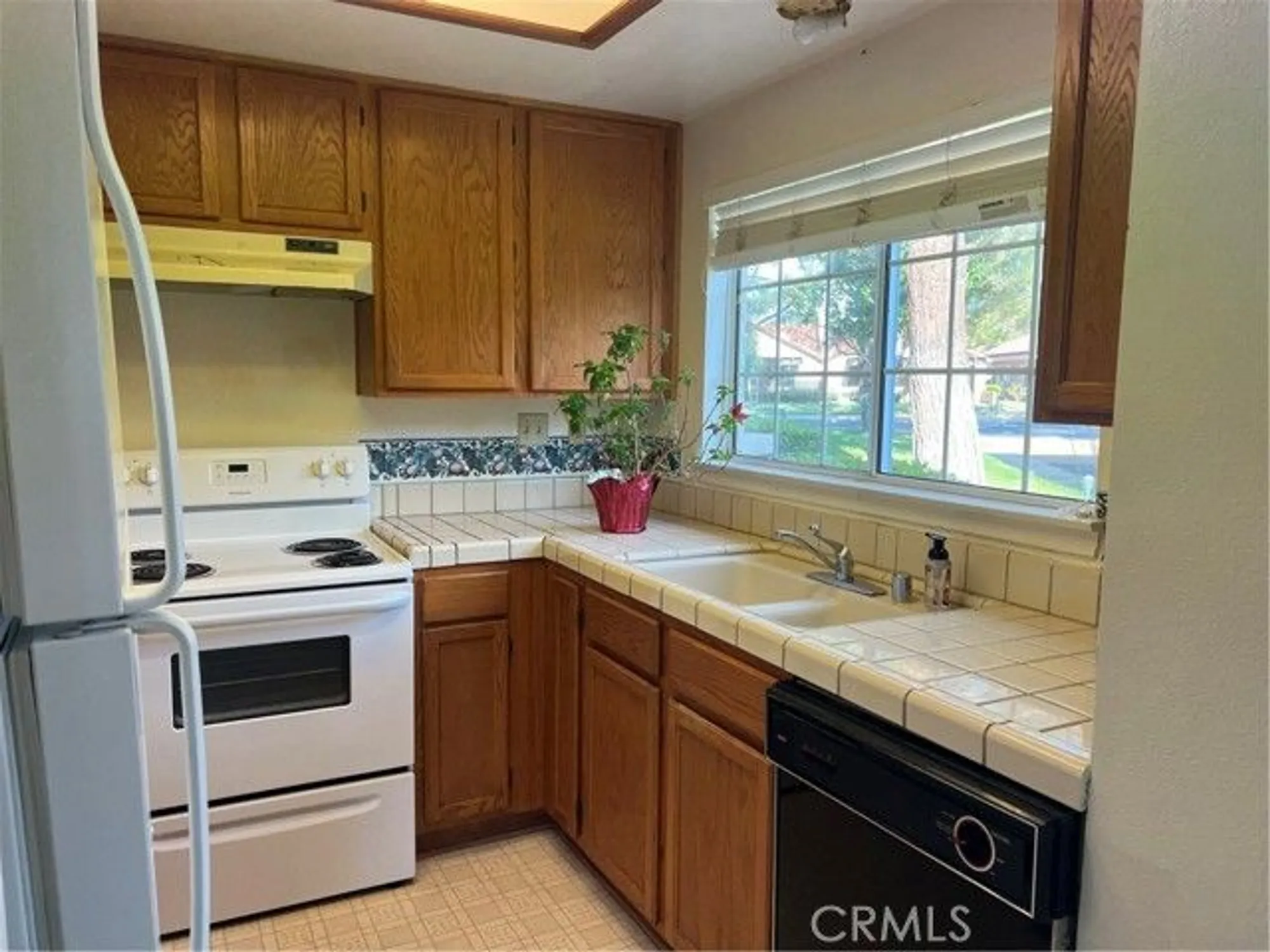 Property Slideshow image 11 of 28 | 19163 palo verde dr, Apple Valley, CA, 92308