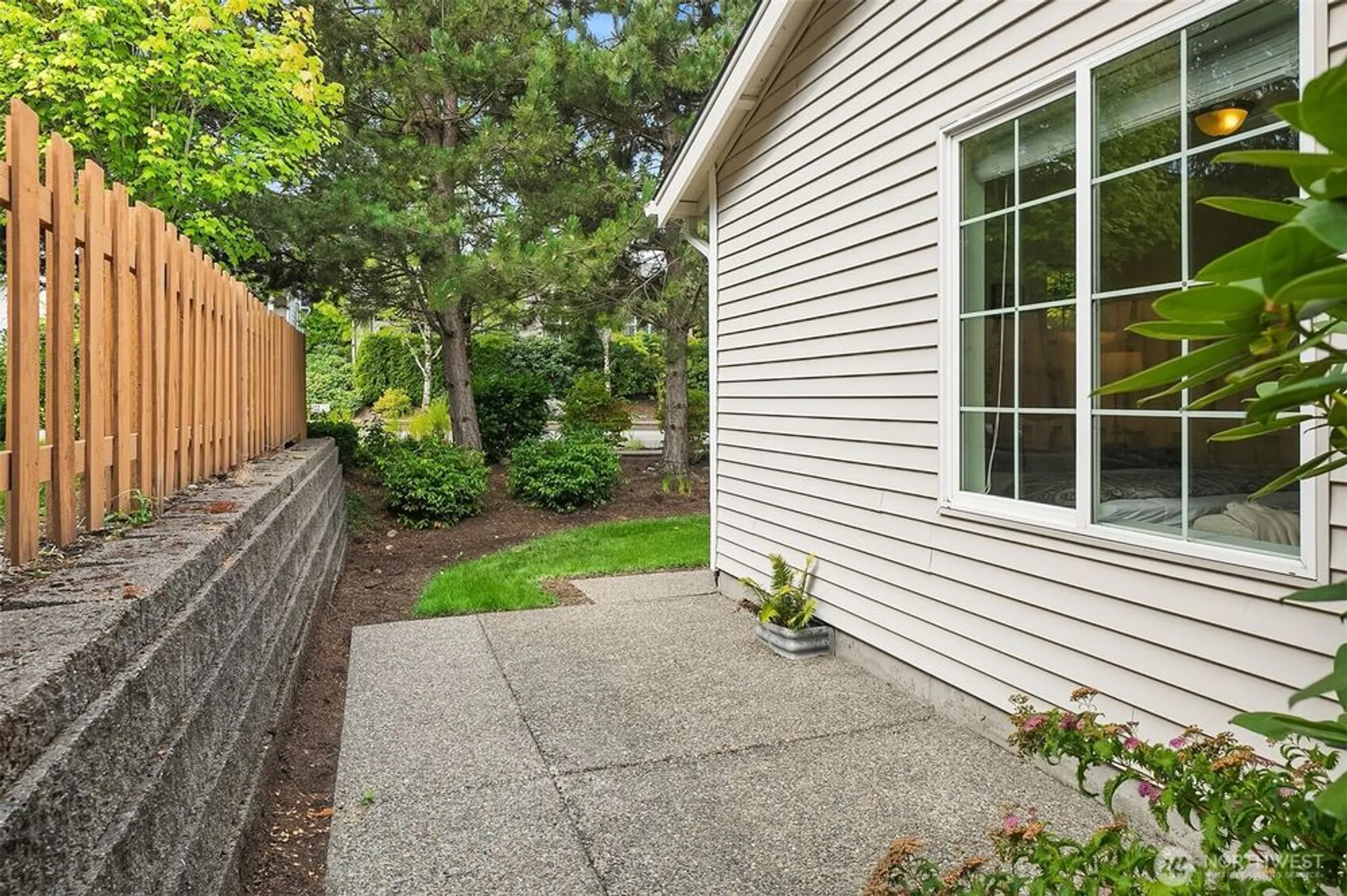 Property Slideshow image 14 of 15 | 23905 ne 113th ln # 4, Redmond, WA, 98053