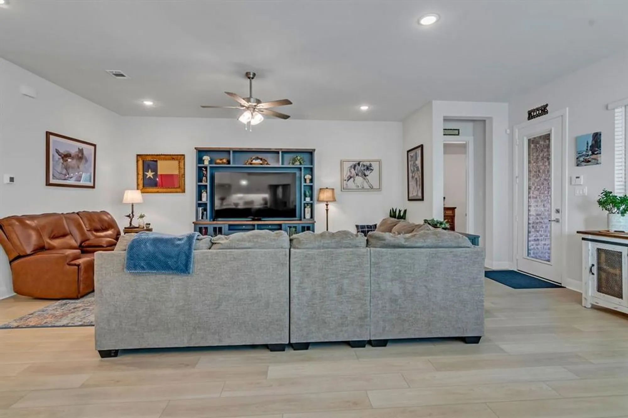 Property Slideshow image 13 of 39 | 4818 emerald grv, Arlington, TX, 76005