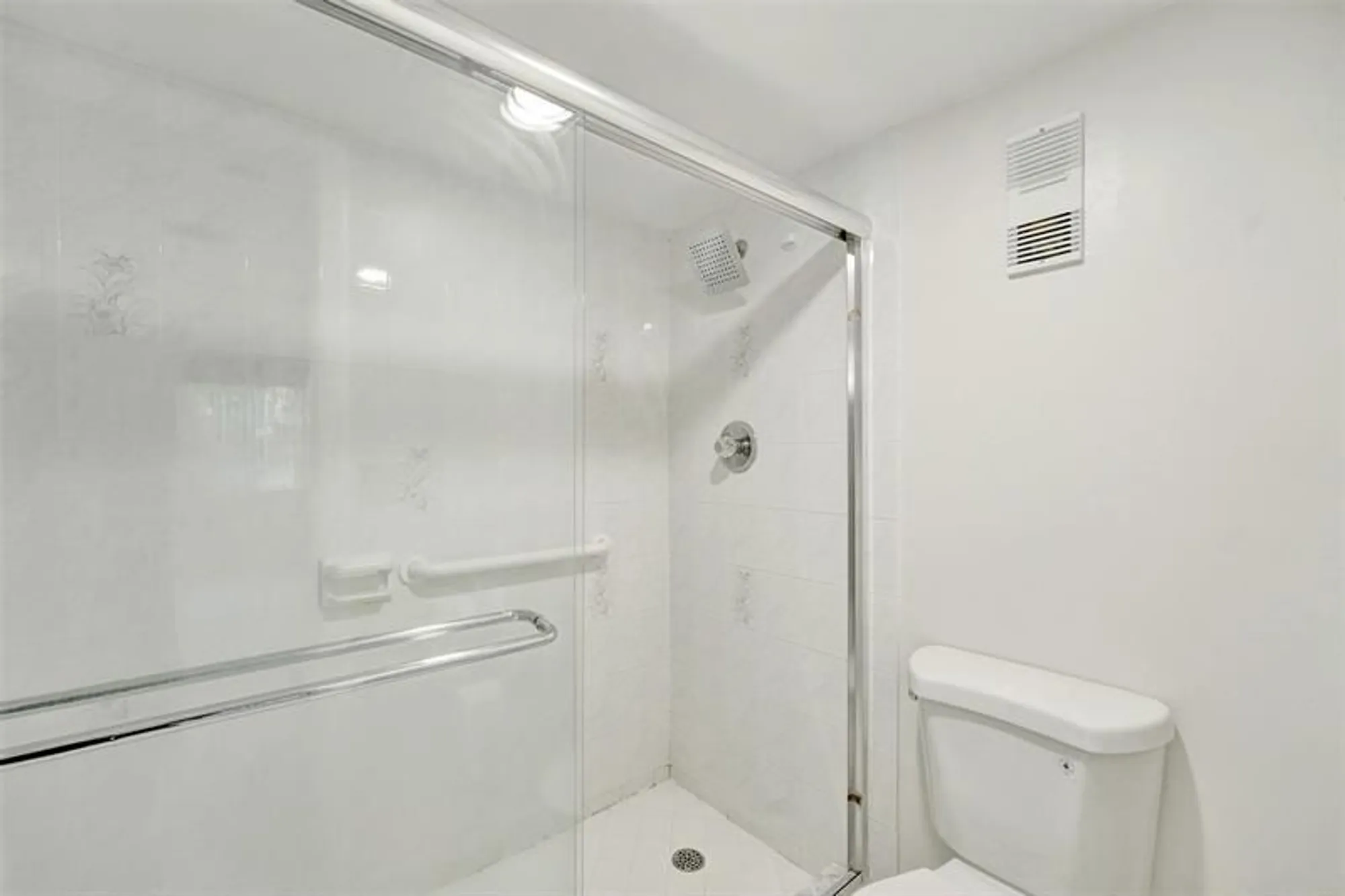 Property Slideshow image 17 of 34 | 1000 saint charles pl 305, Pembroke Pines, FL, 33026