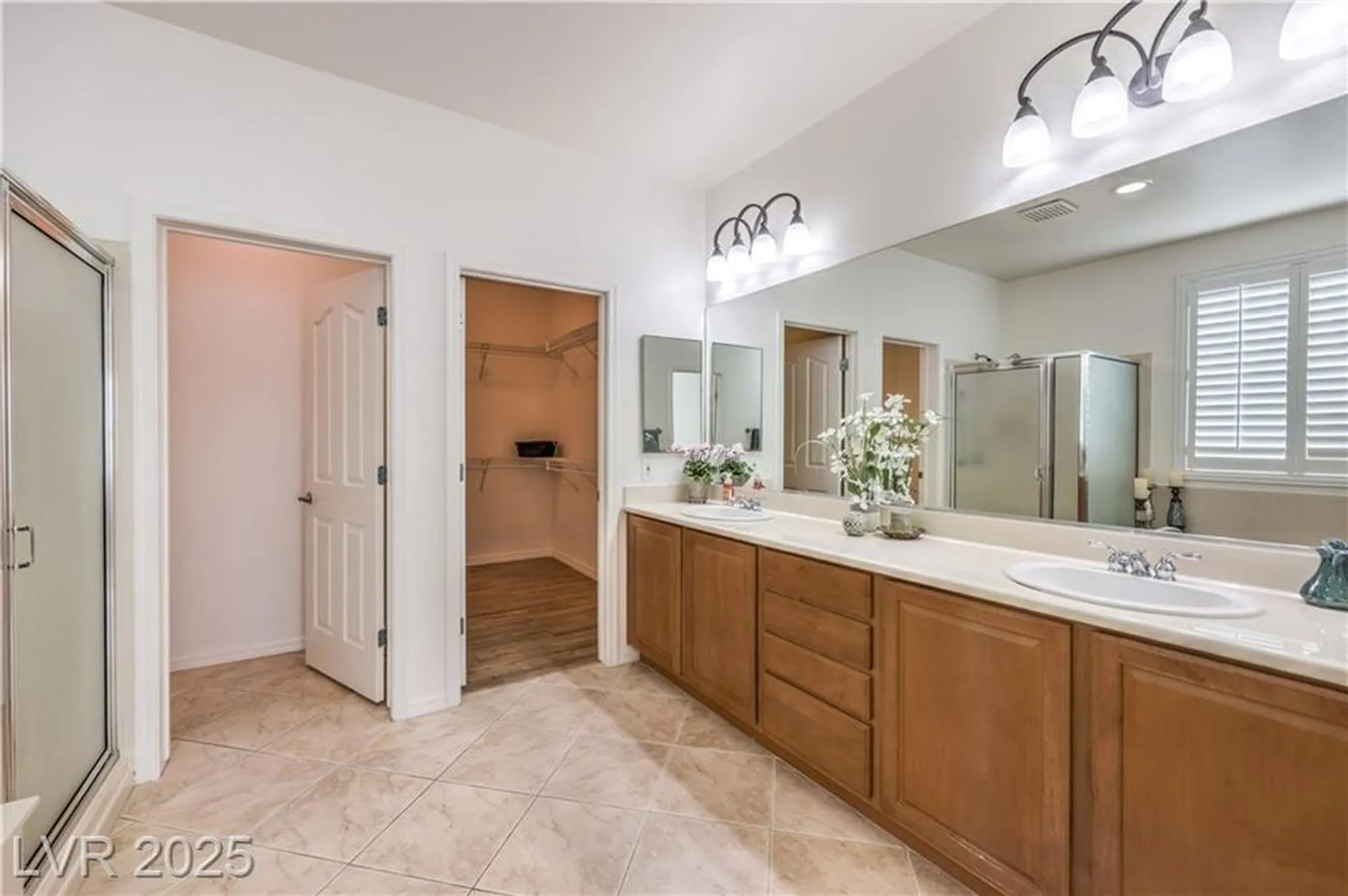 Property Slideshow image 16 of 40 | 2317 shorewood hills ave, Henderson, NV, 89052