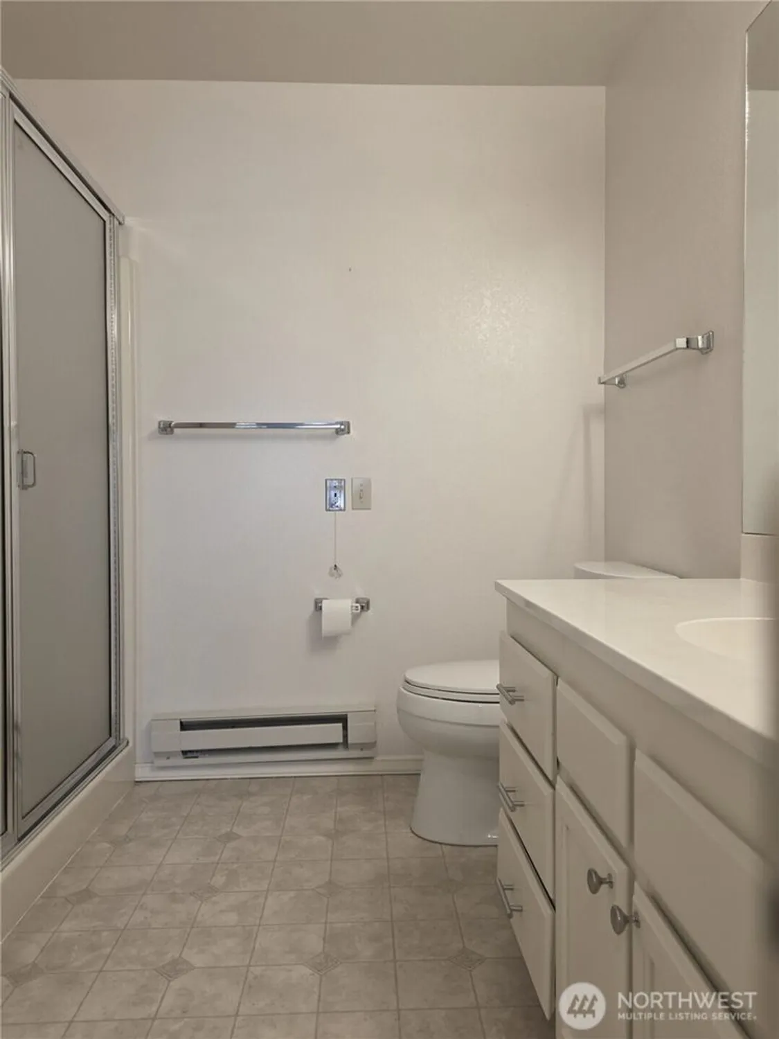 Property Slideshow image 16 of 40 | 3935 226th pl 313, Issaquah, WA, 98029