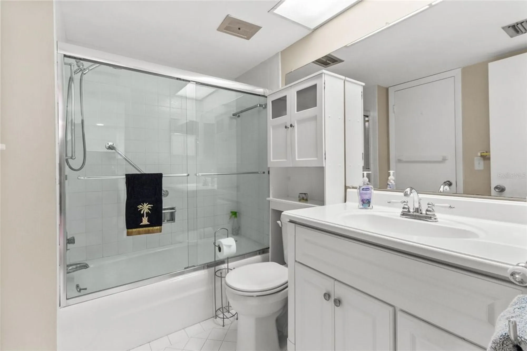 Property Slideshow image 12 of 40 | 4775 cove cir apt 407, Saint Petersburg, FL, 33708