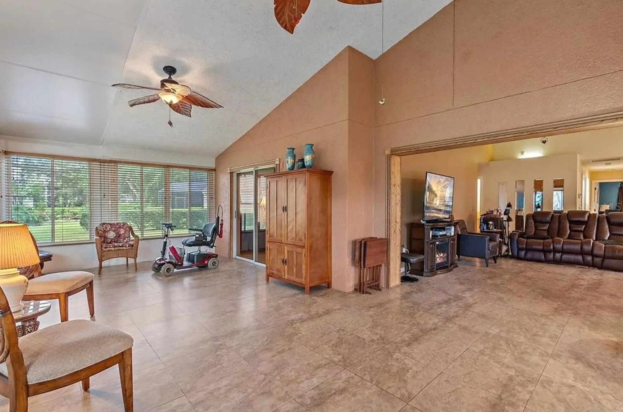 Property Slideshow image 16 of 50 | 5508 gardens dr, Sarasota, FL, 34243