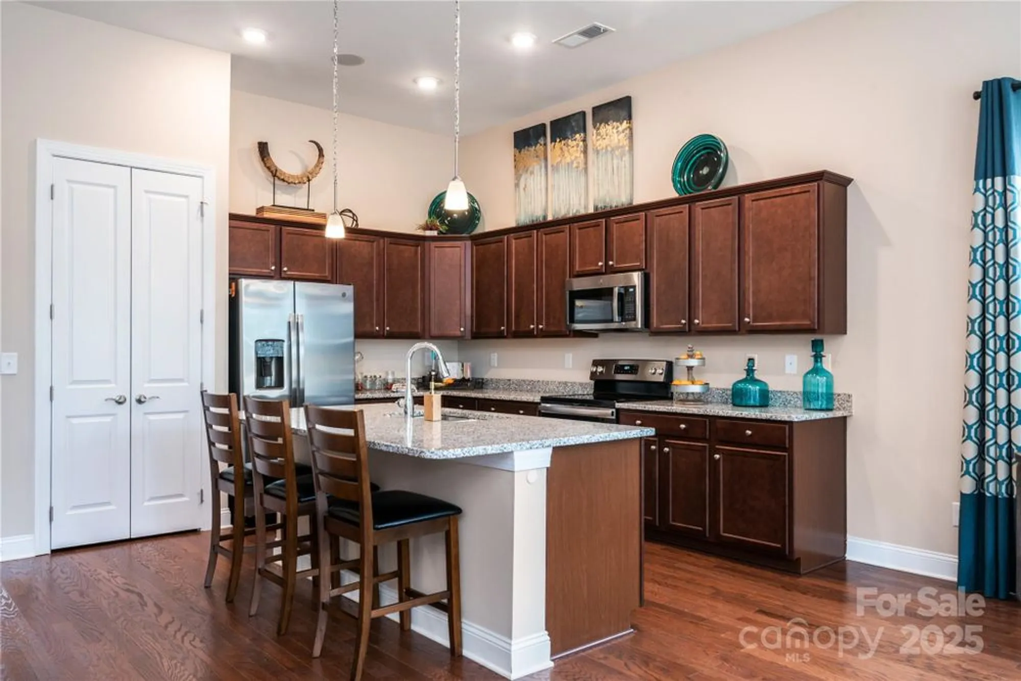 Property Slideshow image 3 of 19 | 8921 silver springs ct, Charlotte, NC, 28215