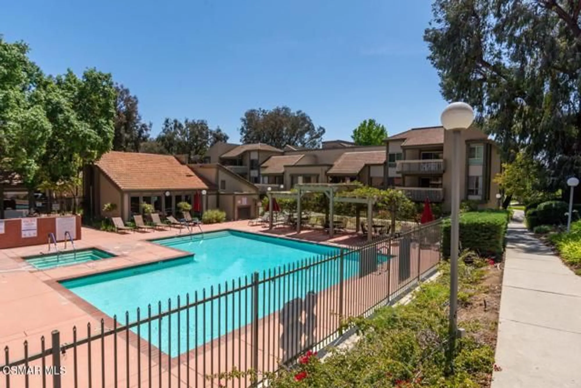 Property Slideshow image 16 of 19 | 248 oakleaf dr 107, Thousand Oaks, CA, 91360