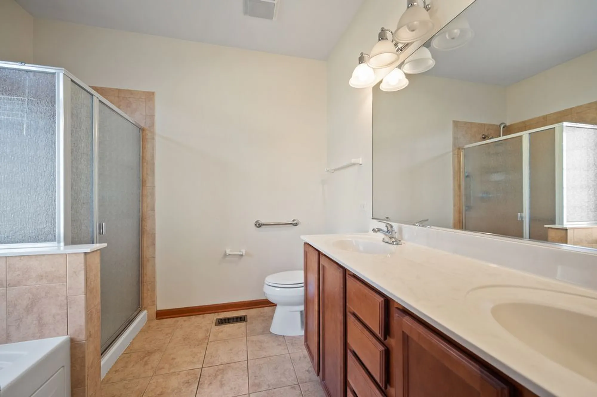 Property Slideshow image 16 of 30 | 1176 heathrow ln, Aurora, IL, 60502