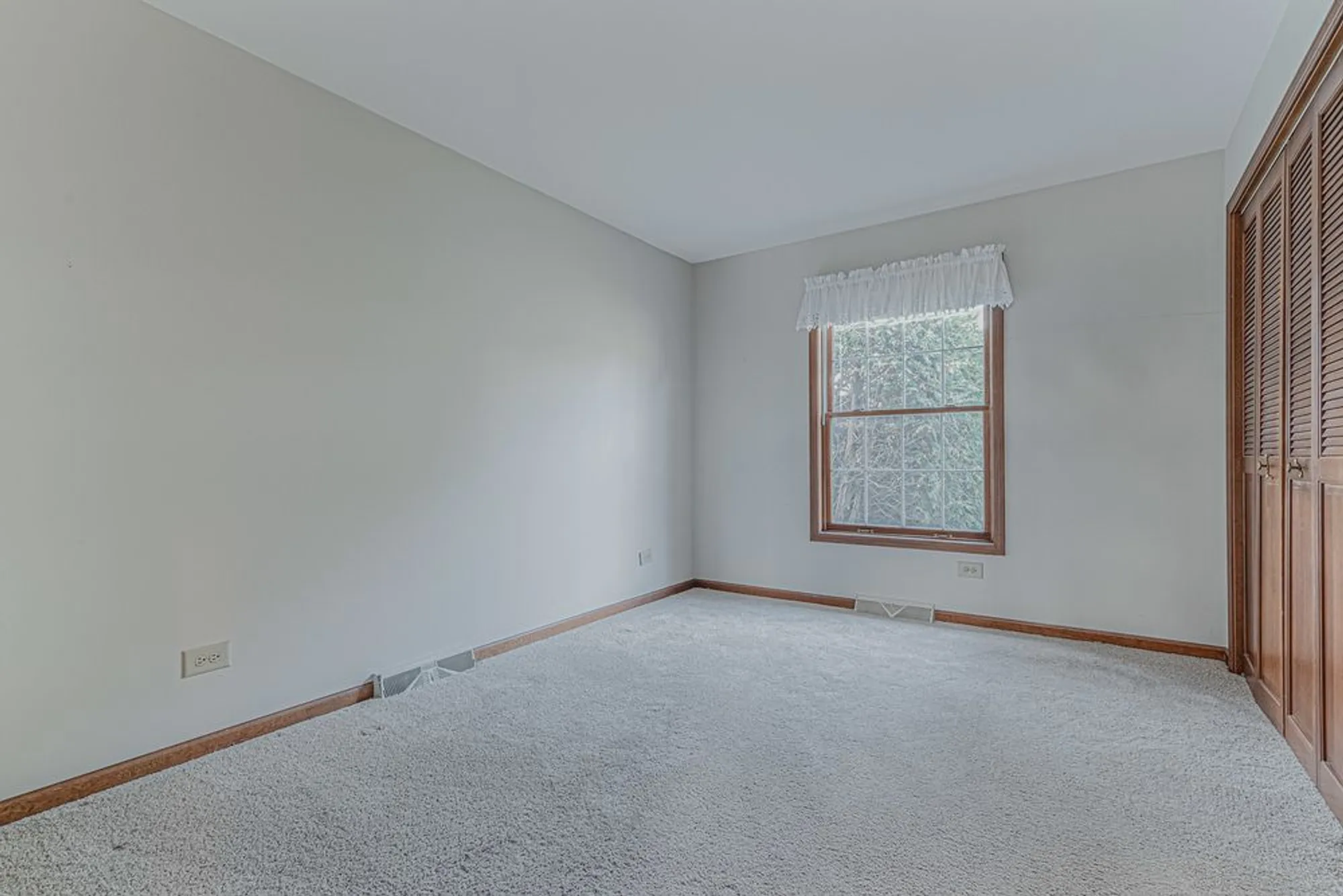 Property Slideshow image 21 of 41 | 9 derby ct, Grayslake, IL, 60030