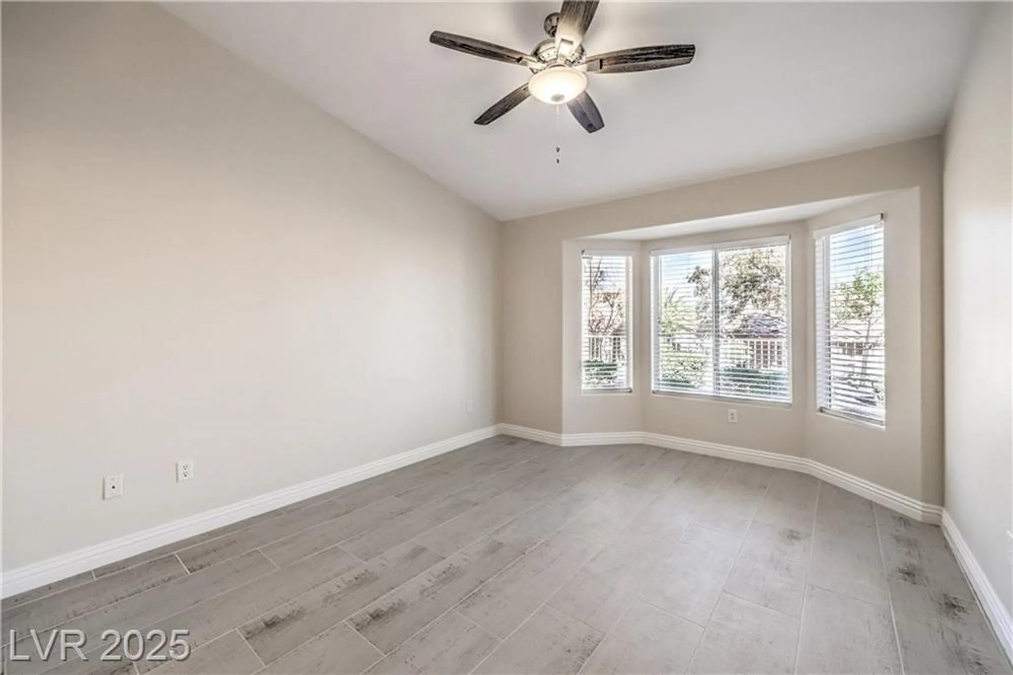 Property Slideshow image 17 of 57 | 10004 heyfield dr, Las Vegas, NV, 89134