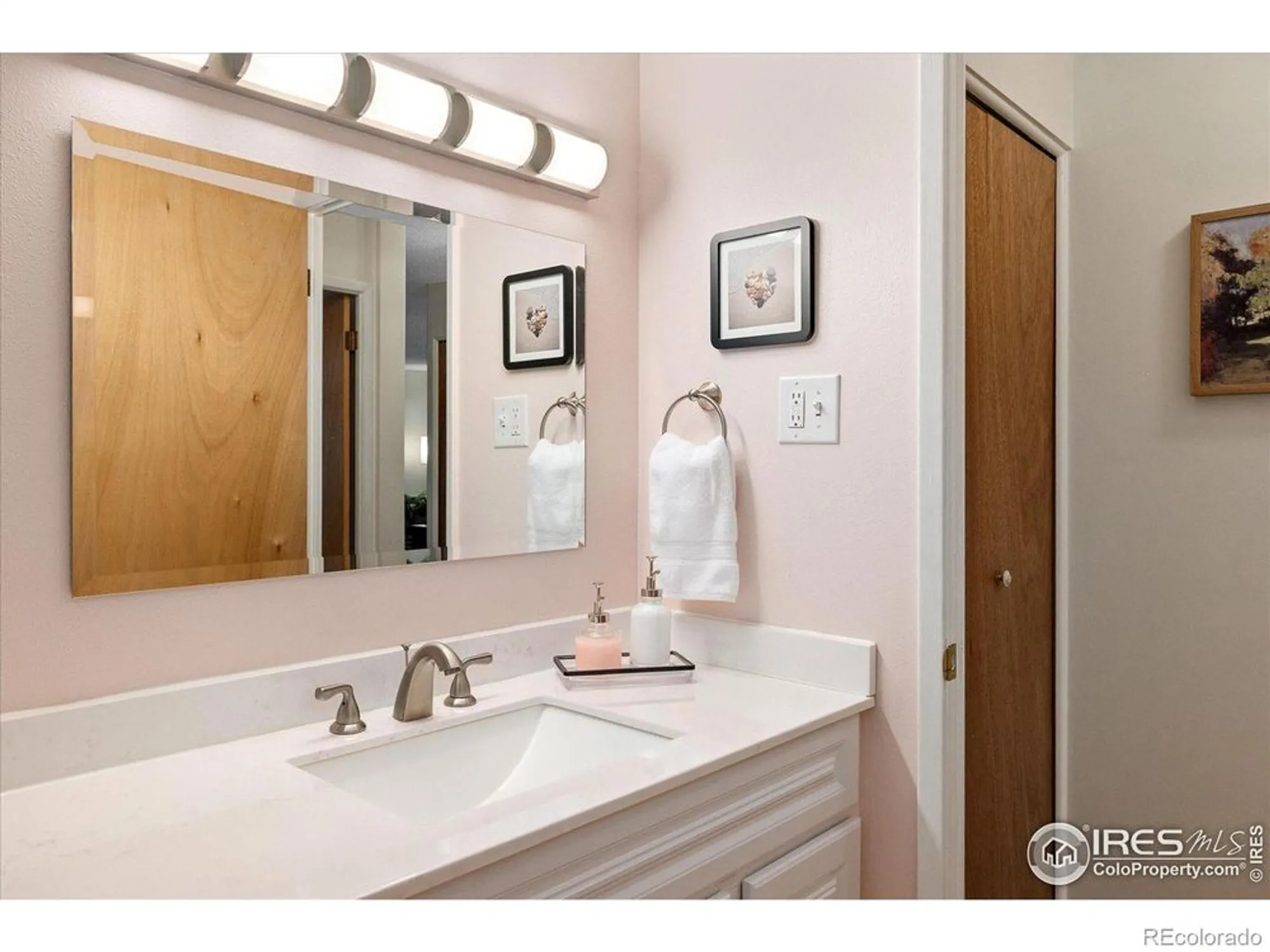 Property Slideshow image 14 of 27 | 660 s alton way apt 6b, Denver, CO, 80247