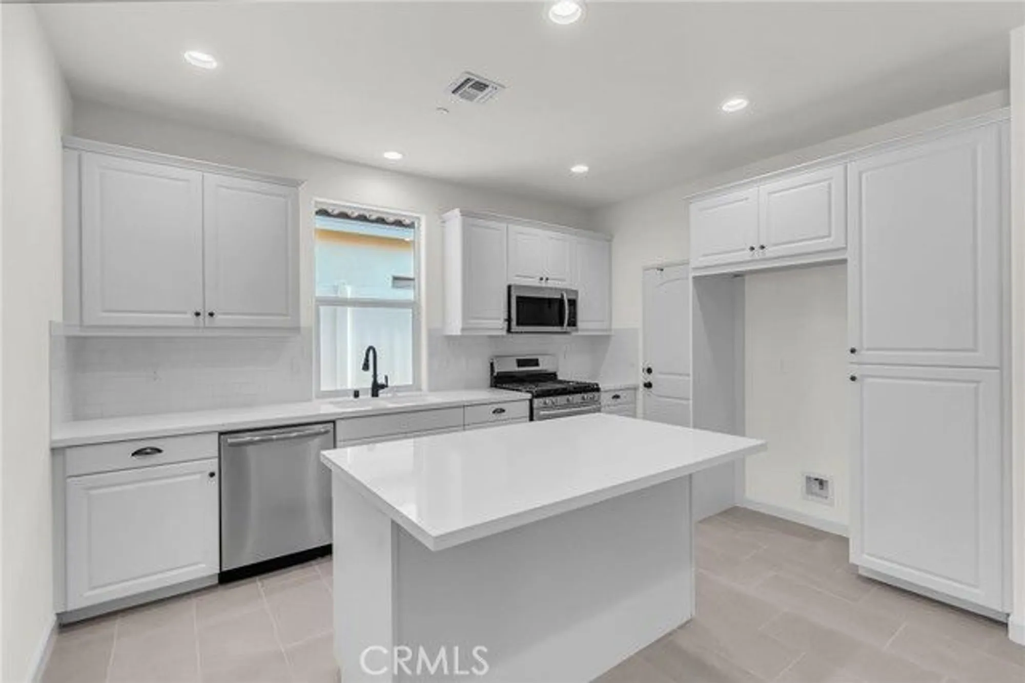 Property Slideshow image 6 of 35 | 7420 desert sky dr, Yucca Valley, CA, 92284