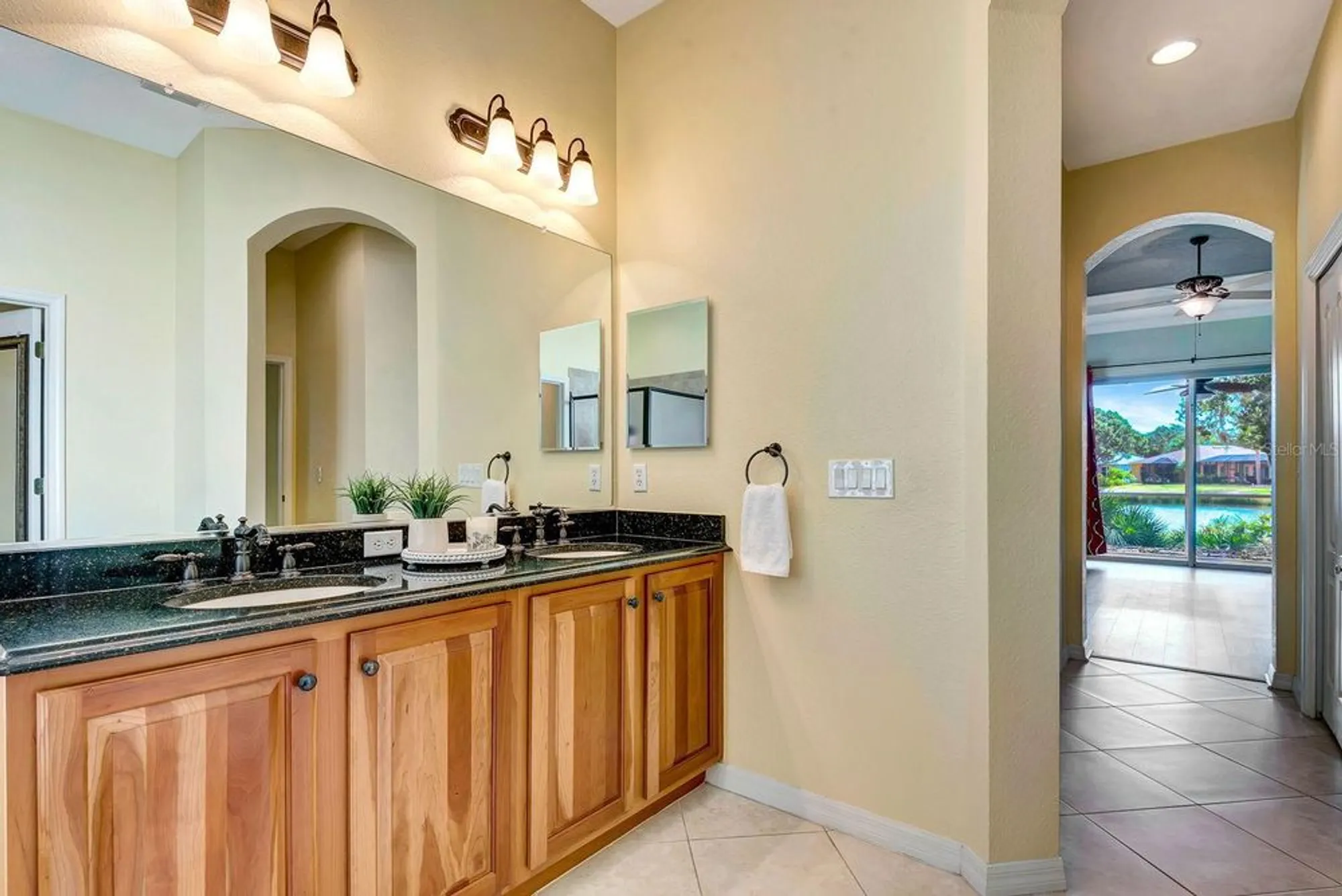 Property Slideshow image 17 of 31 | 804 regal manor way, Sun City Center, FL, 33573