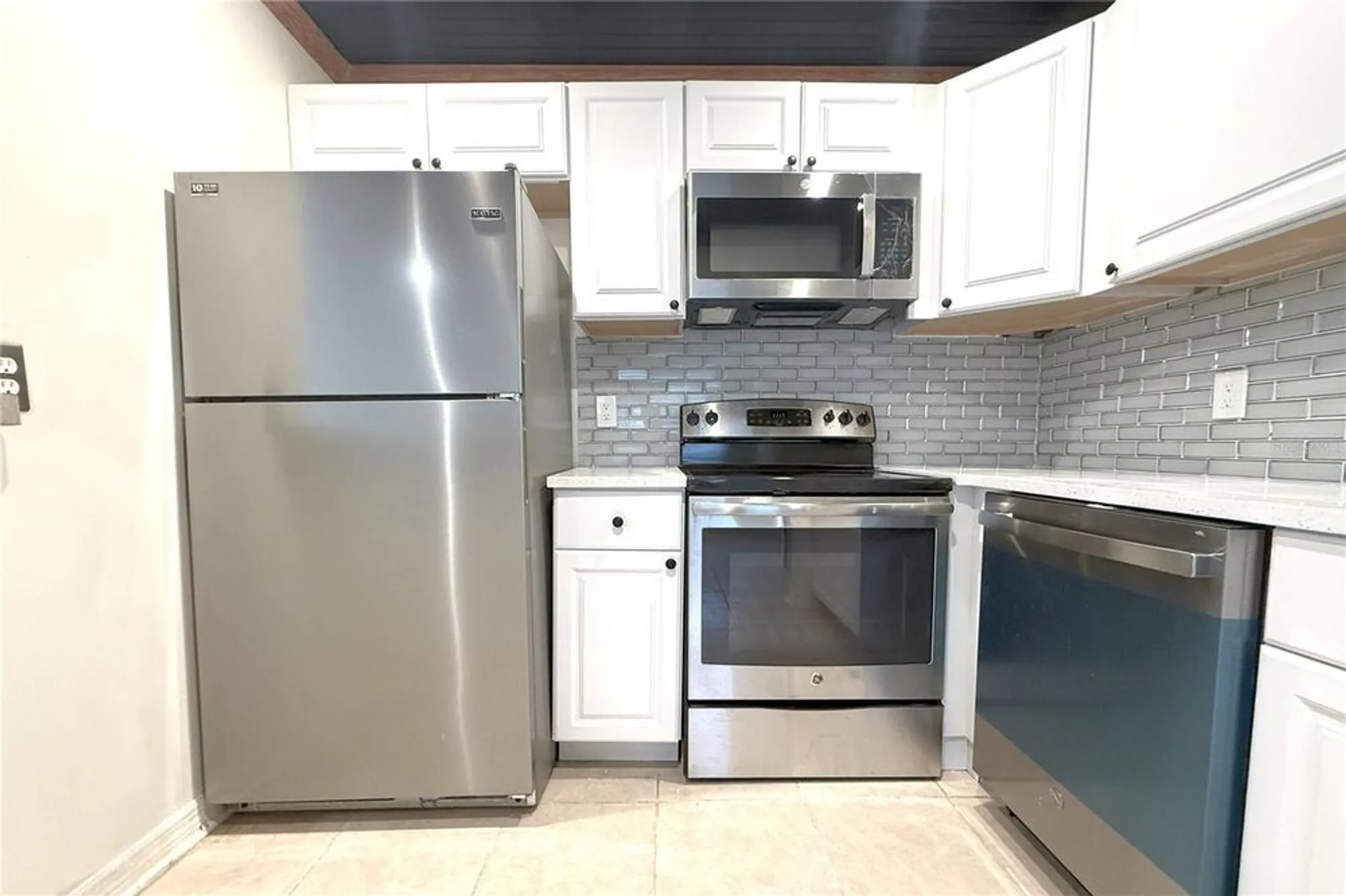 Property Slideshow image 12 of 40 | 101 cambridge trl apt 194, Sun City Center, FL, 33573