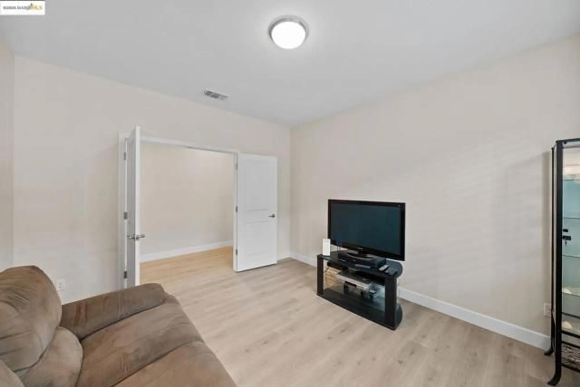 Property Slideshow image 14 of 22 | 1052 camborne dr, Manteca, CA, 95336