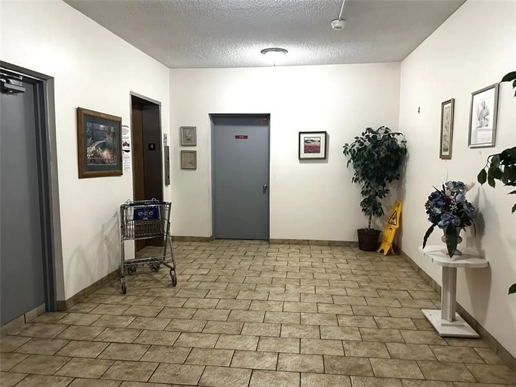 Property Slideshow image 2 of 11 | 2061 nw 47th ter 414, Lauderhill, FL, 33313