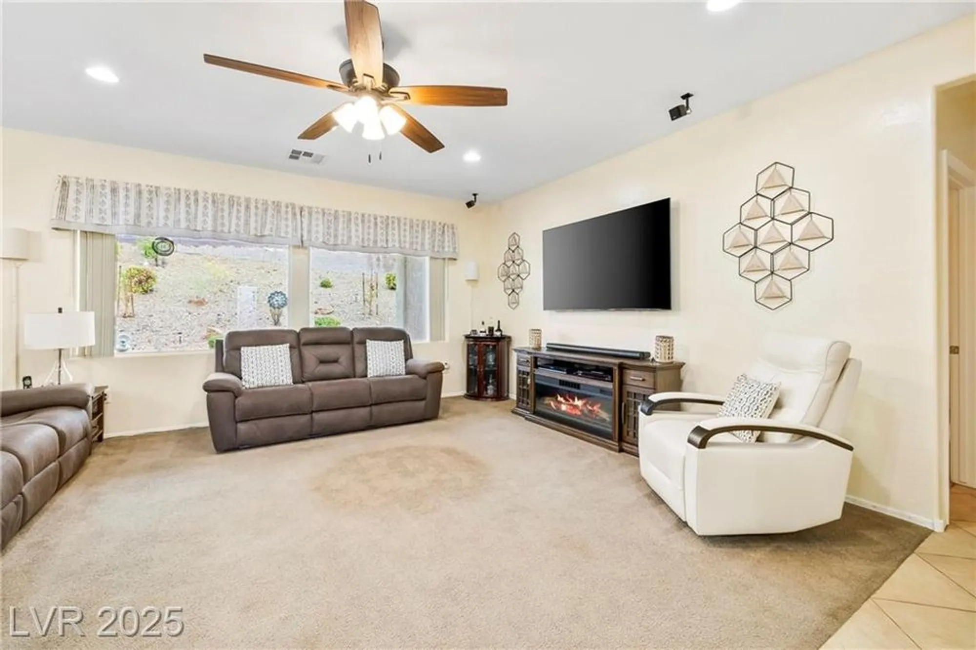 Property Slideshow image 6 of 44 | 2544 solera sky dr, Henderson, NV, 89044
