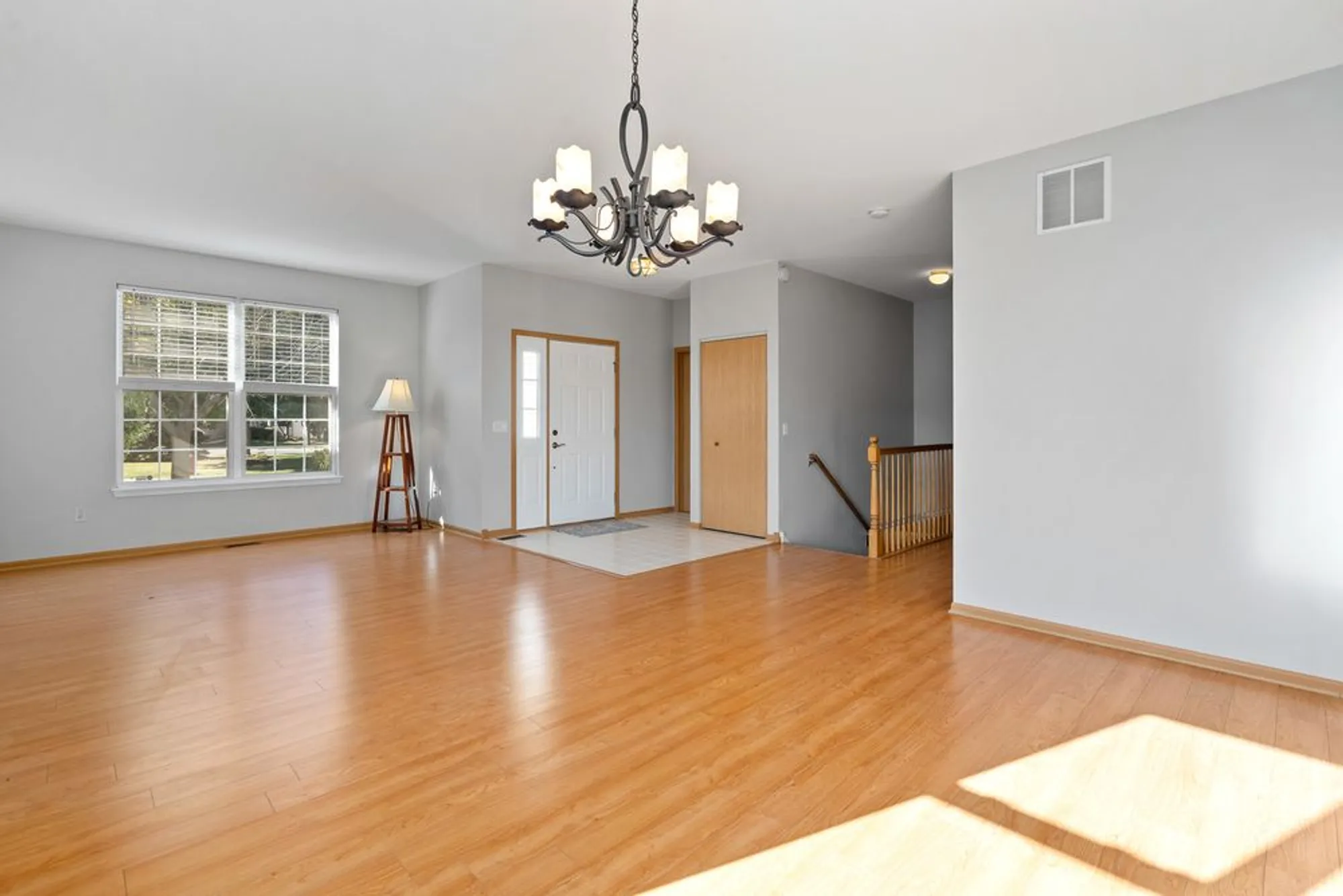 Property Slideshow image 19 of 34 | 721 s wellston ln, Romeoville, IL, 60446