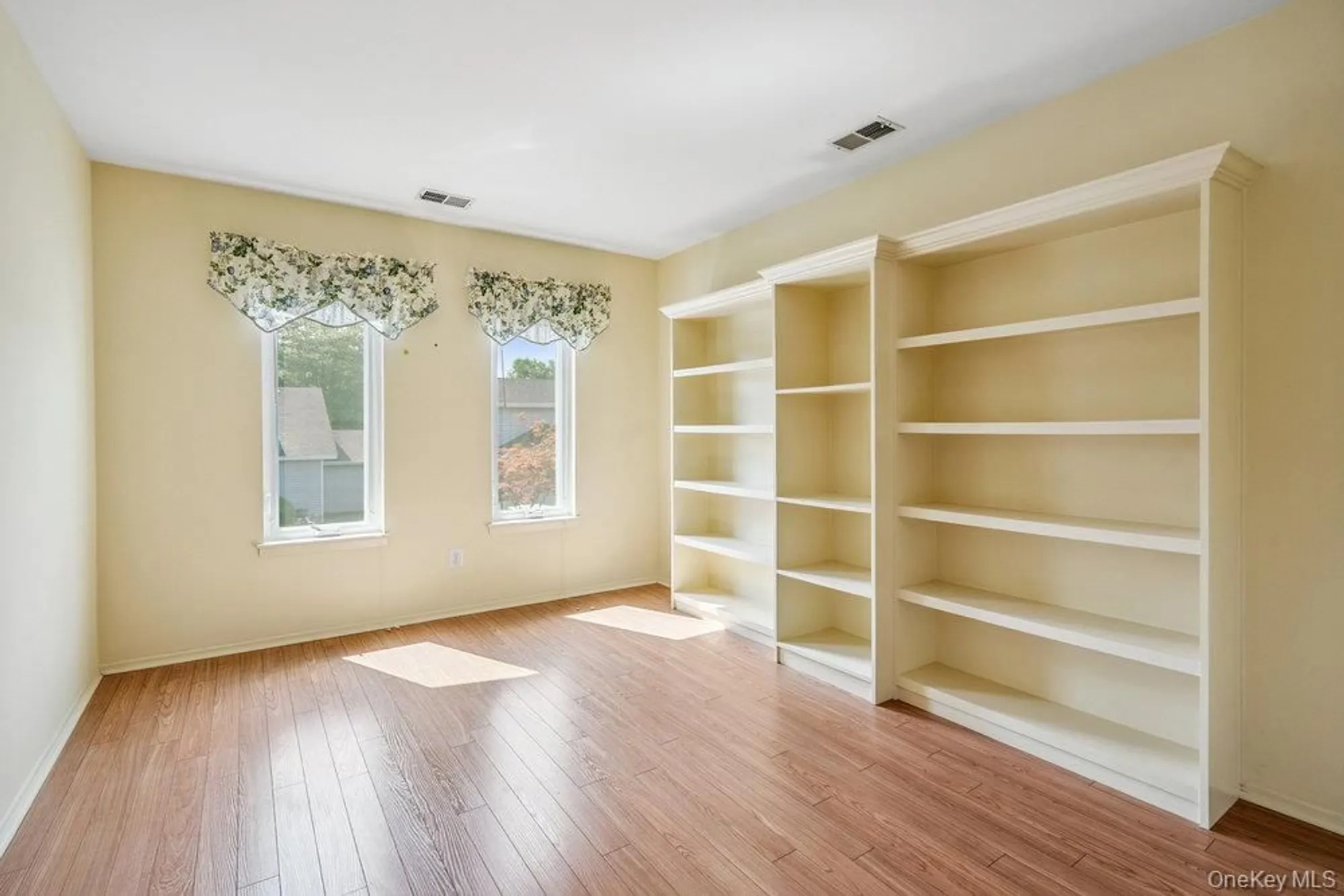 Property Slideshow image 19 of 35 | 914 fenway rd, Saint James, NY, 11780