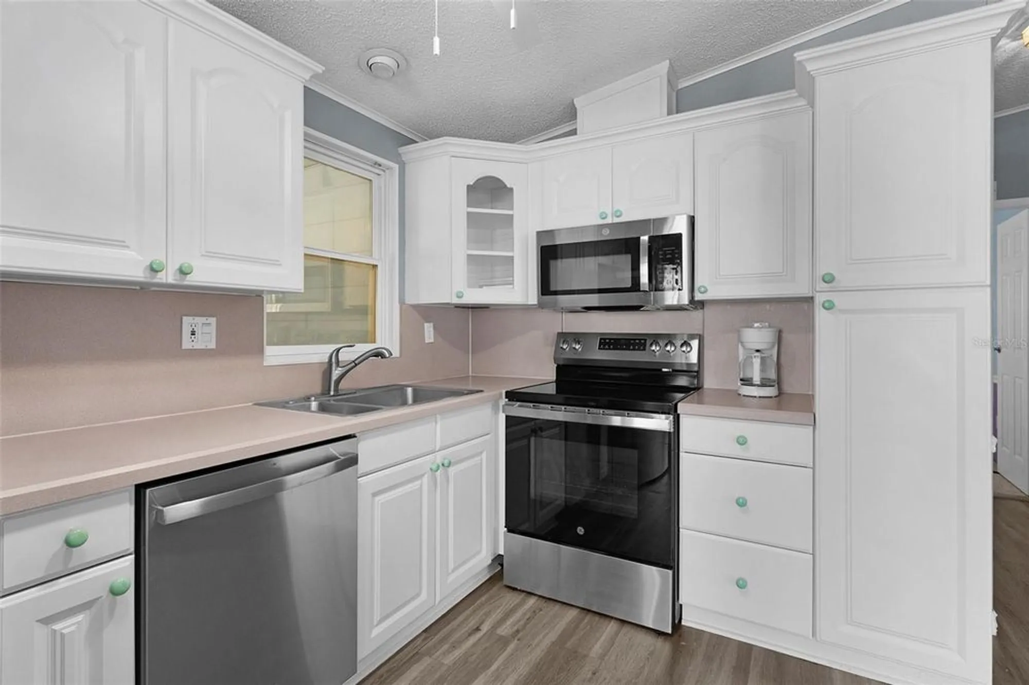 Property Slideshow image 14 of 46 | 817 hibiscus dr, The Villages, FL, 32159