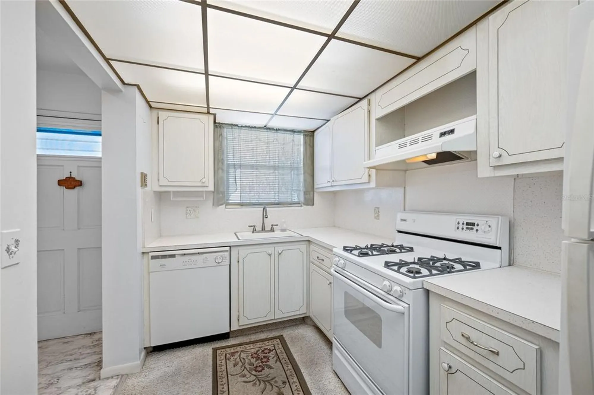 Property Slideshow image 11 of 39 | 5660 80th st n unit d207, St Petersburg, FL, 33709