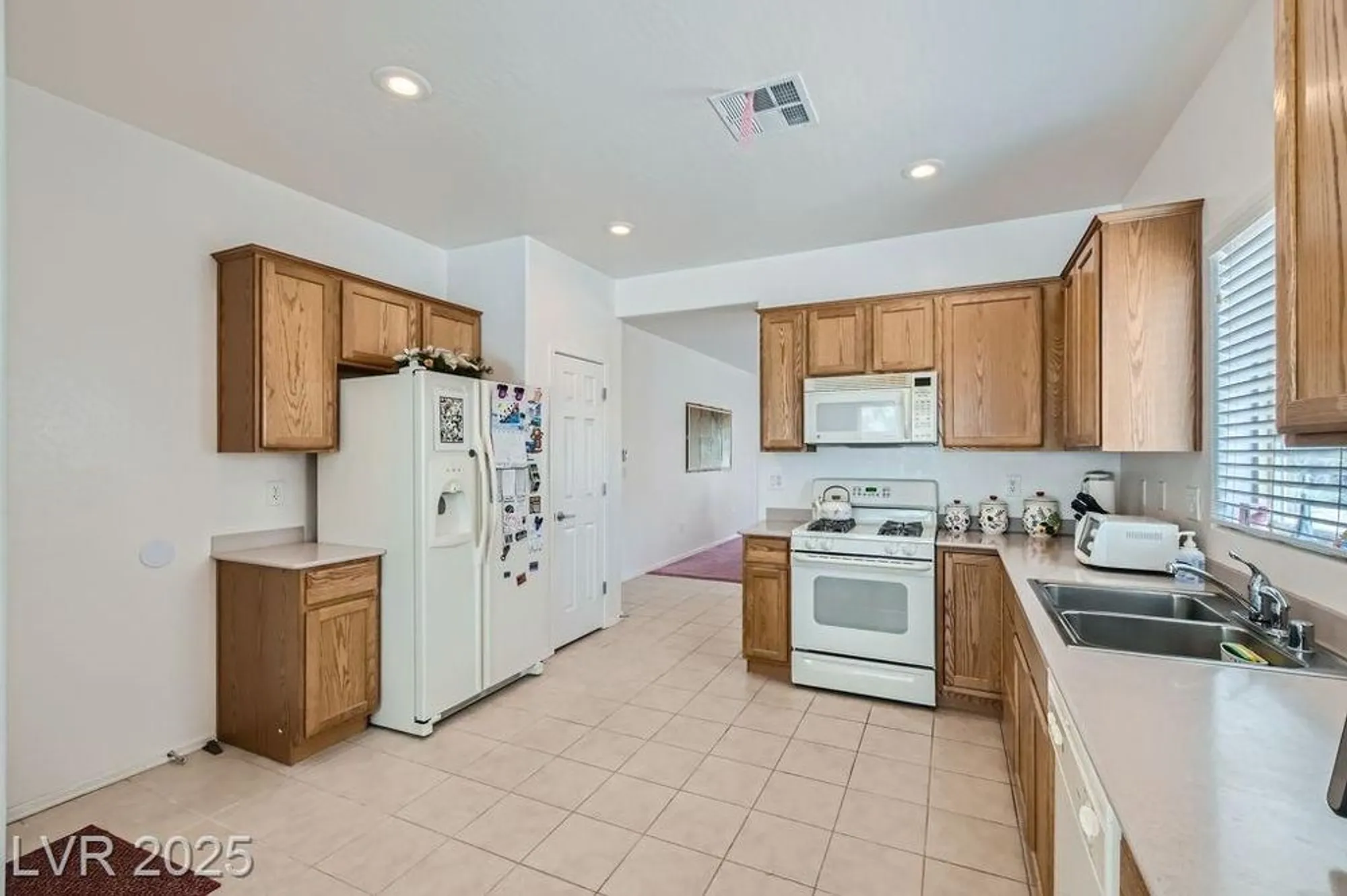 Property Slideshow image 10 of 28 | 2220 carrier dove way, North Las Vegas, NV, 89084