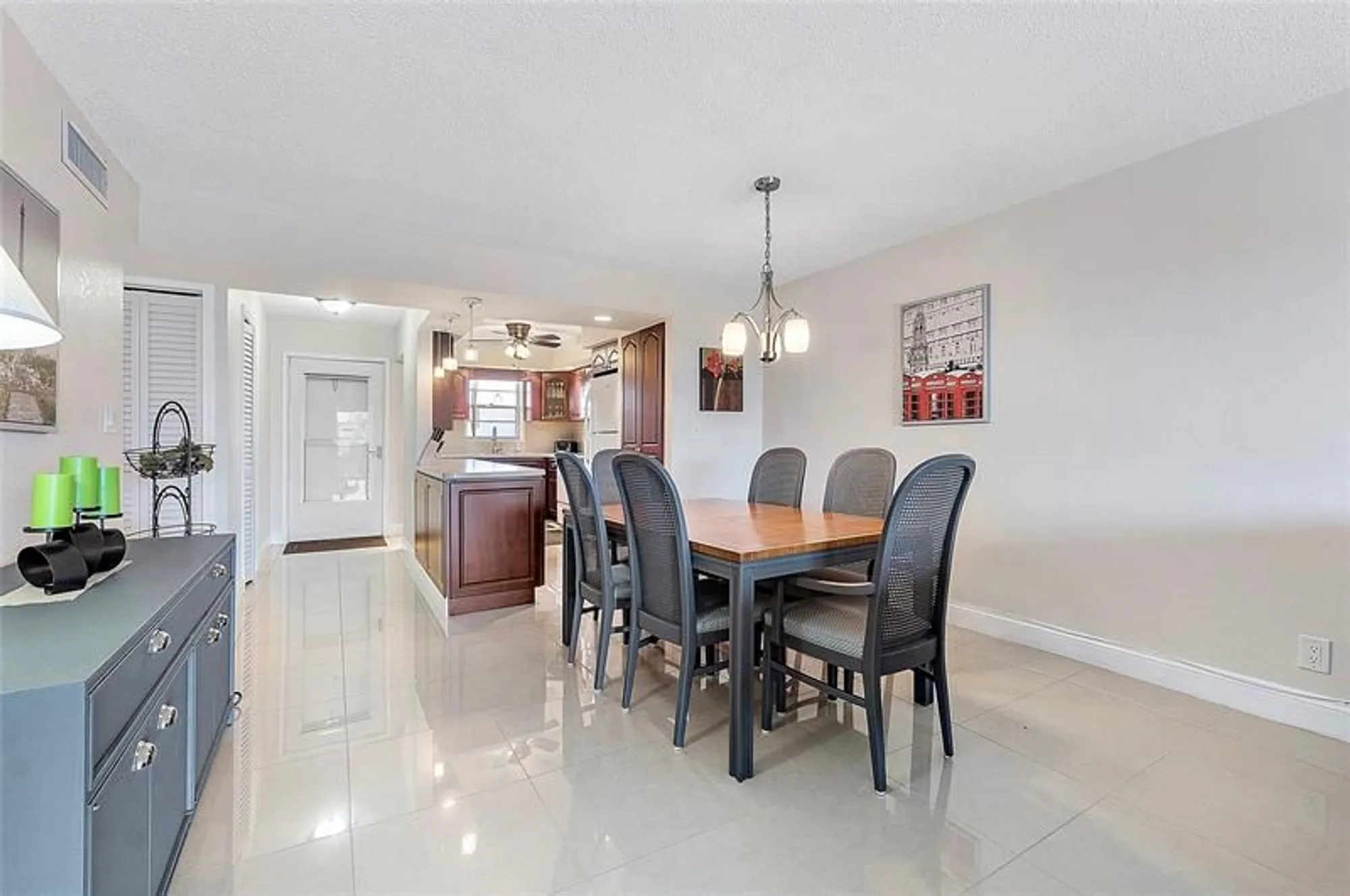 Property Slideshow image 5 of 22 | 5860 nw 44th st 706, Lauderhill, FL, 33319