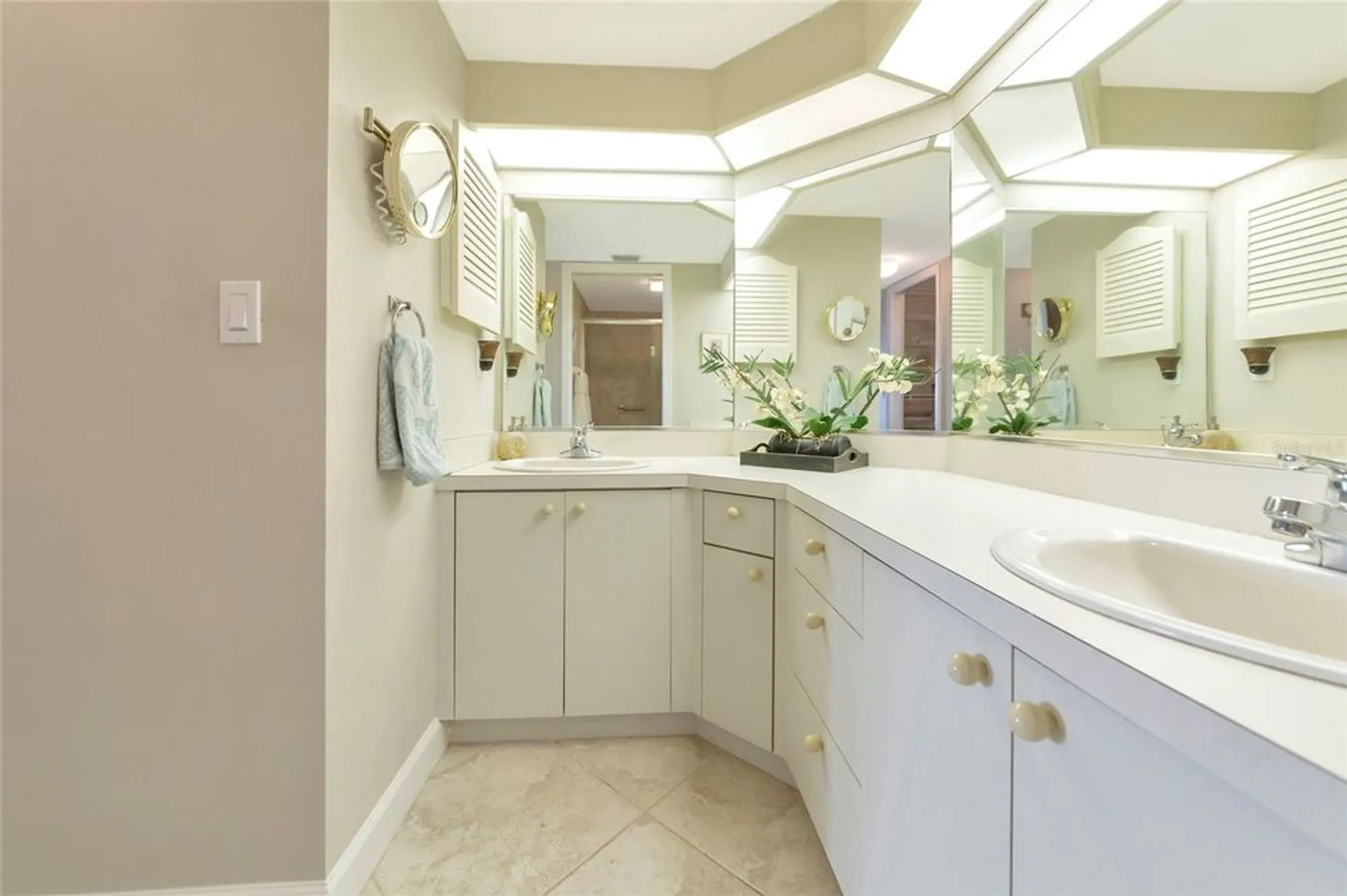 Property Slideshow image 34 of 52 | 1145 edgewater cir # 1145, Bradenton, FL, 34209