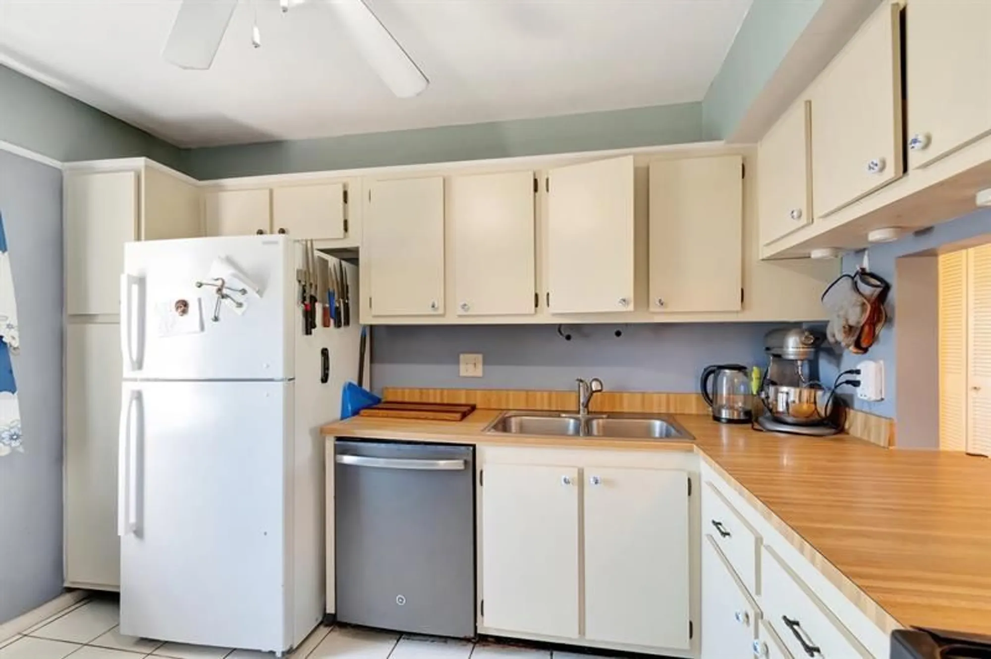 Property Slideshow image 4 of 67 | 100 lake meryl dr 201, West Palm Beach, FL, 33411