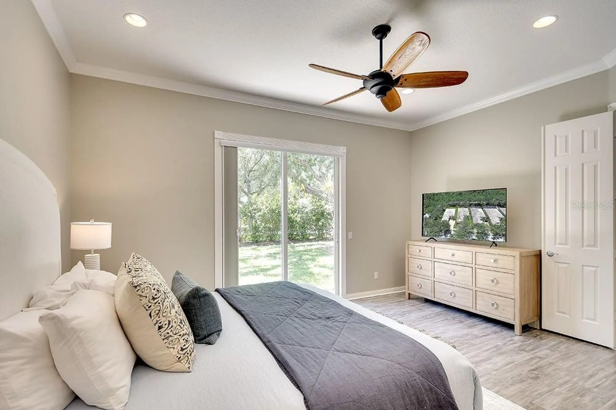 Property Slideshow image 25 of 50 | 5877 ferrara dr, Sarasota, FL, 34238