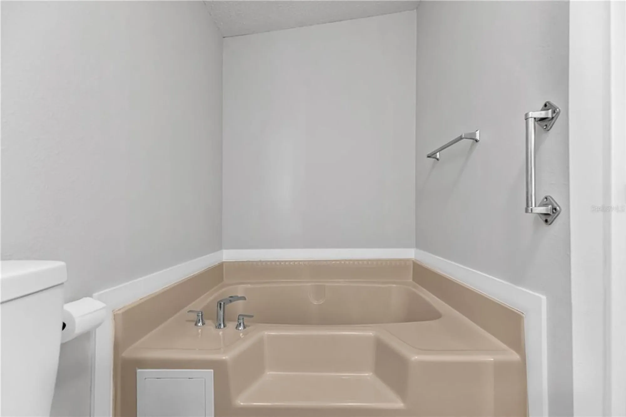 Property Slideshow image 21 of 41 | 1514 e schwartz blvd, Lady Lake, FL, 32159