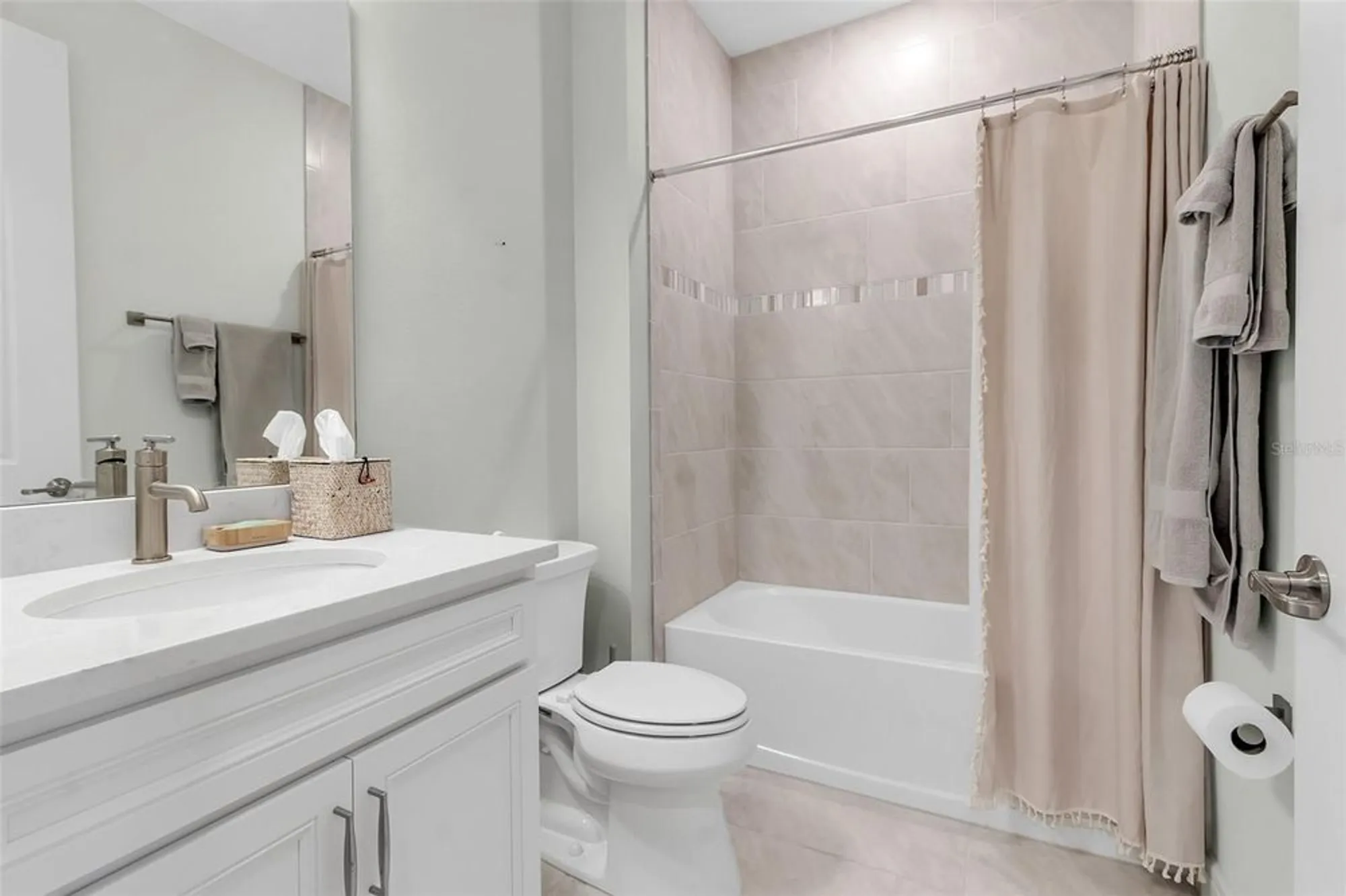 Property Slideshow image 10 of 79 | 10724 spring tide way, Parrish, FL, 34219