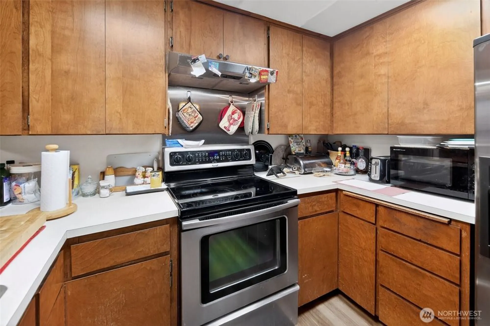 Property Slideshow image 15 of 30 | 10717 glen acres dr s # 735, Burien, WA, 98168