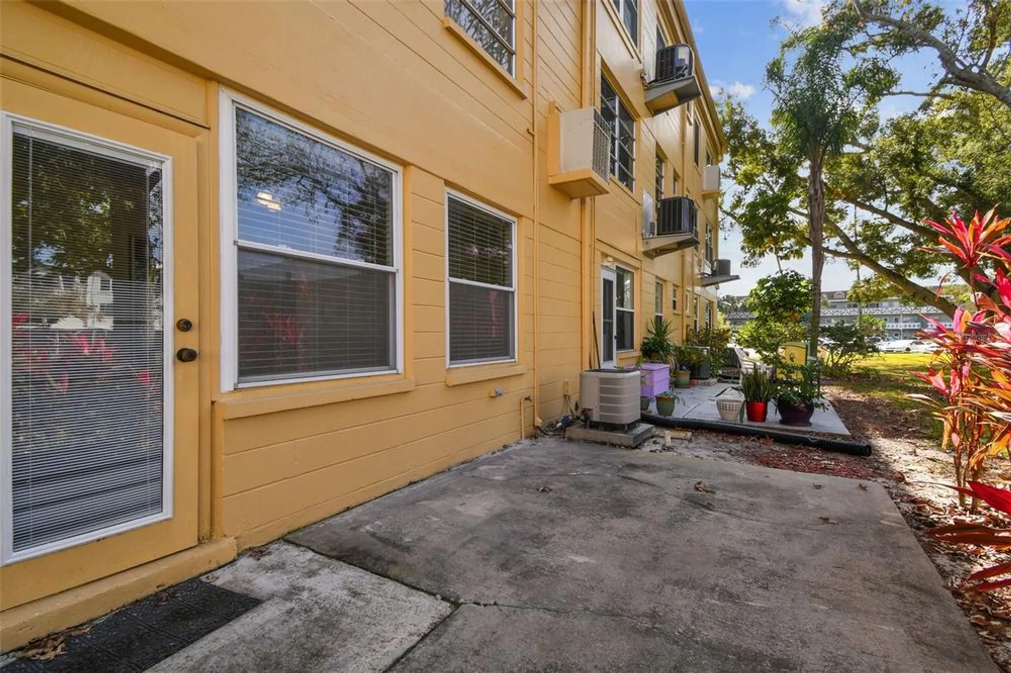 Property Slideshow image 33 of 73 | 2466 ecuadorian way apt 6, Clearwater, FL, 33763