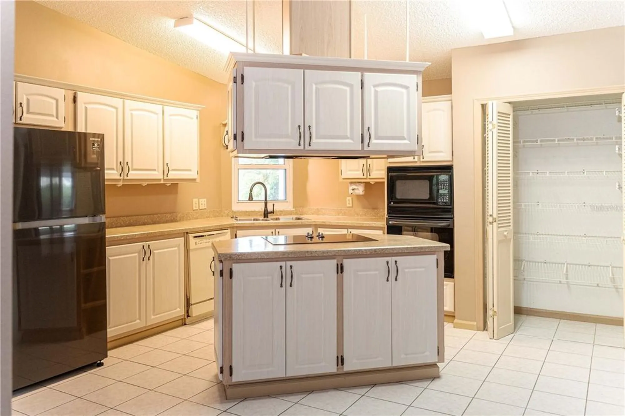Property Slideshow image 31 of 58 | 1204 maria ct, Lady Lake, FL, 32159