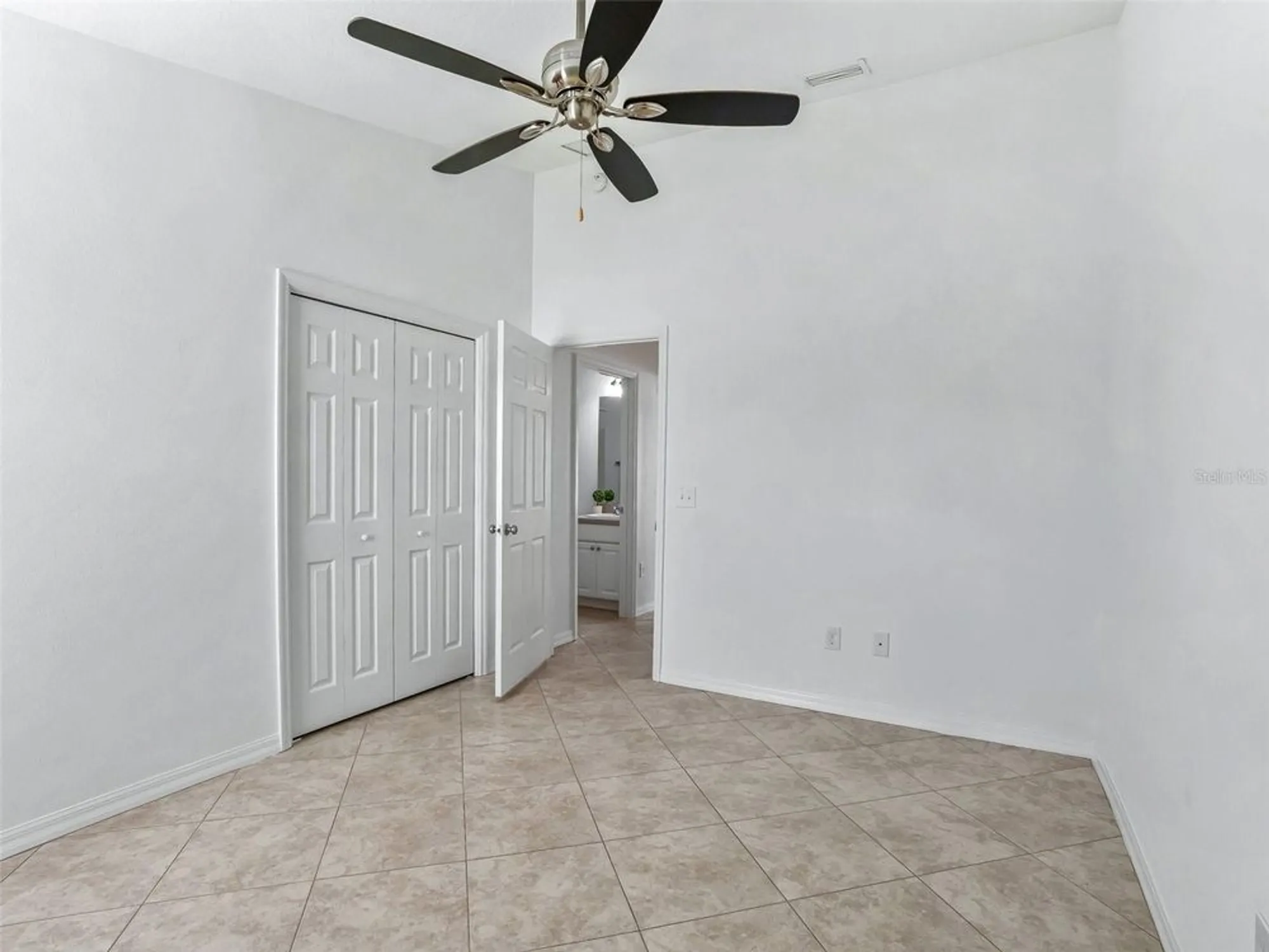 Property Slideshow image 24 of 42 | 2046 dalecroft trl, The Villages, FL, 32162